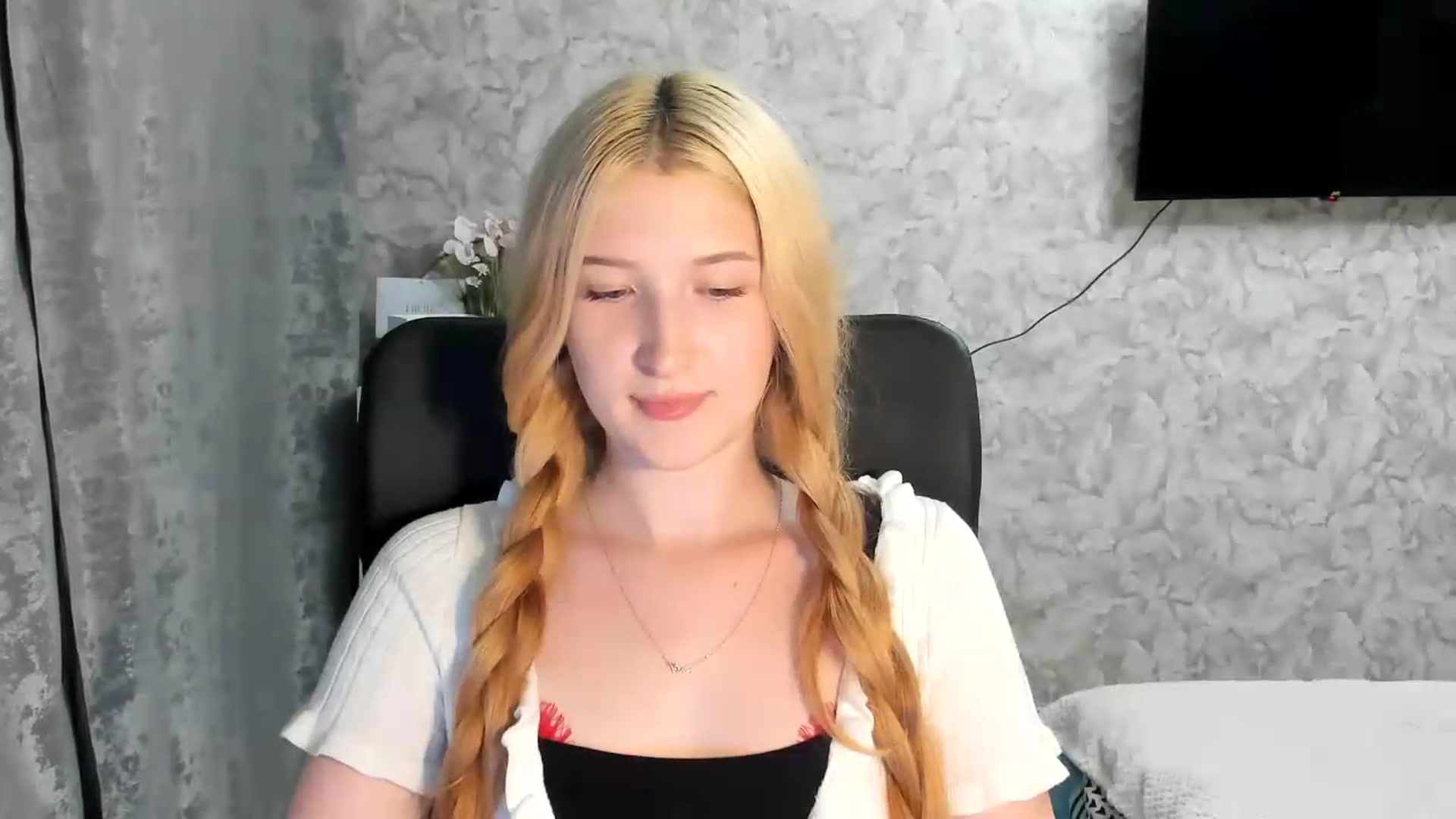 Gallery image thumbnail from Ilona_Here's myfreecams stream on, 06/24/2026, 18:41 image 6 of 20