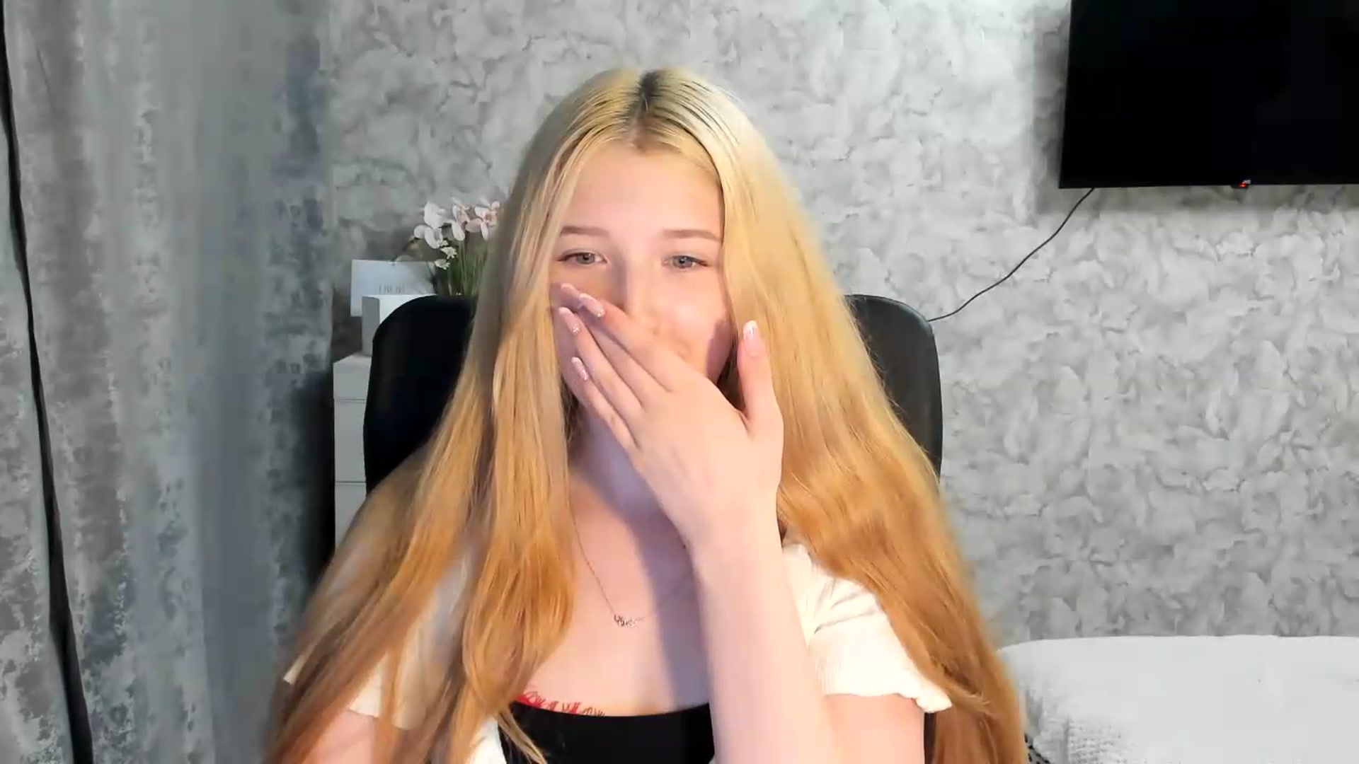 Gallery image thumbnail from Ilona_Here's myfreecams stream on, 06/24/2026, 18:41 image 8 of 20