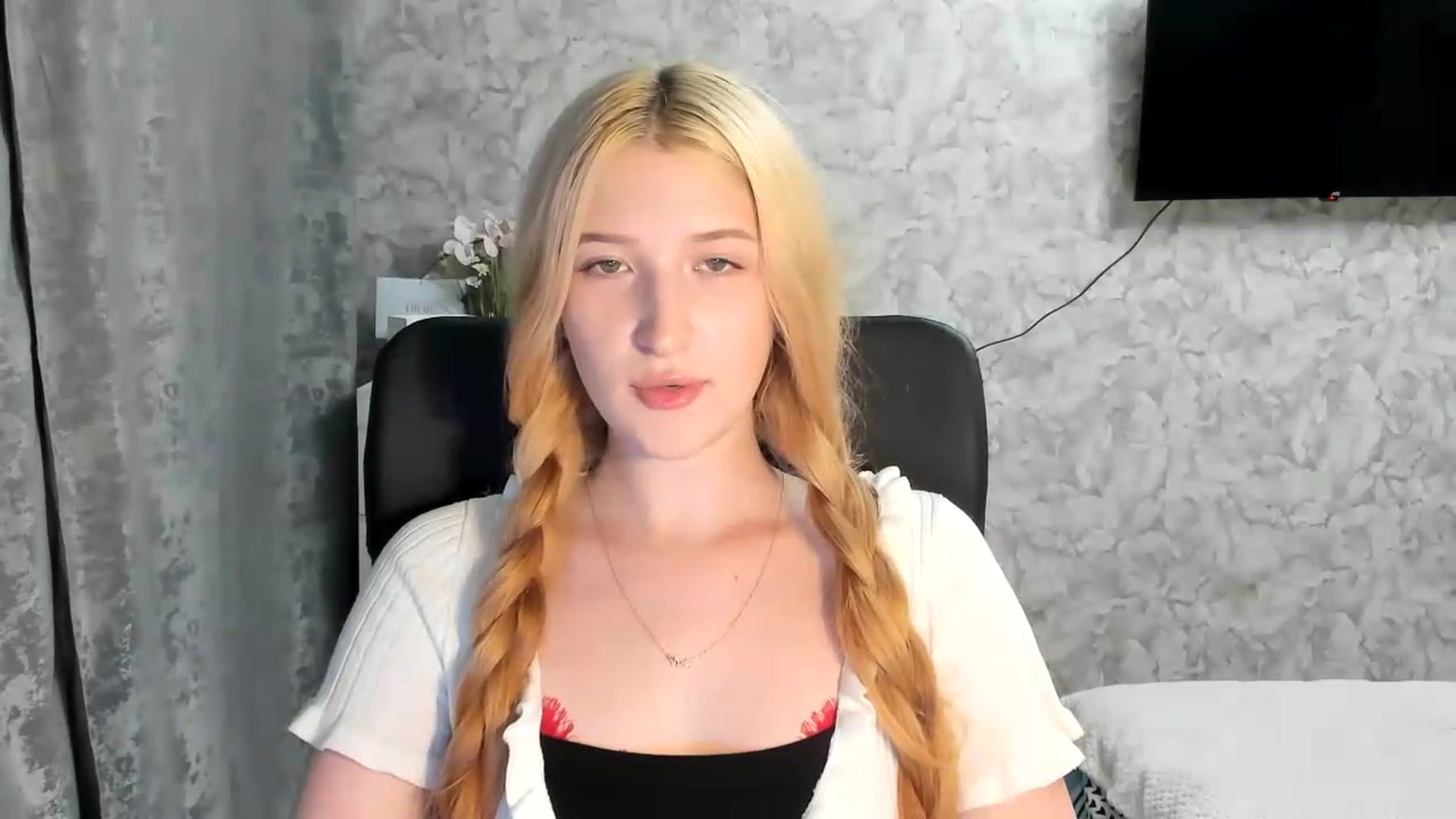 Gallery image thumbnail from Ilona_Here's myfreecams stream on, 06/24/2026, 18:41 image 7 of 20