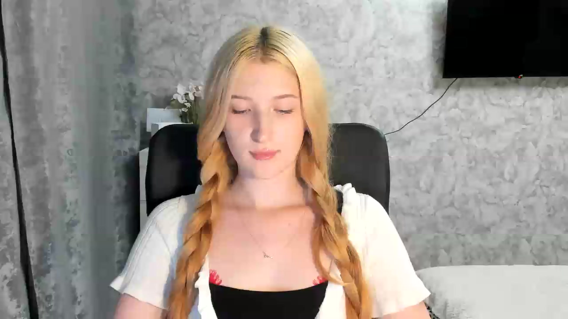 Gallery image thumbnail from Ilona_Here's myfreecams stream on, 06/24/2026, 18:41 image 3 of 20