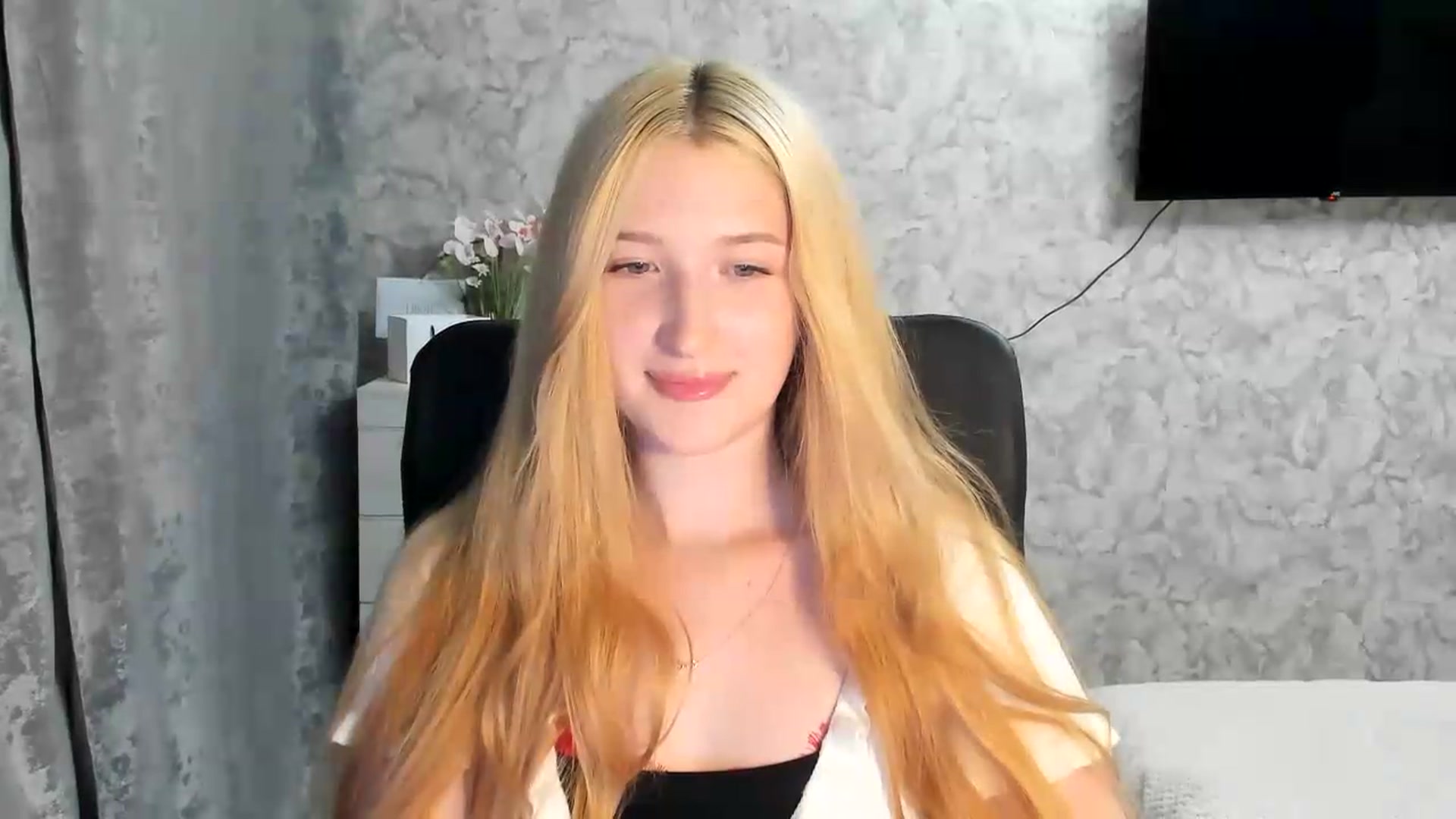Gallery image thumbnail from Ilona_Here's myfreecams stream on, 06/24/2026, 18:41 image 9 of 20