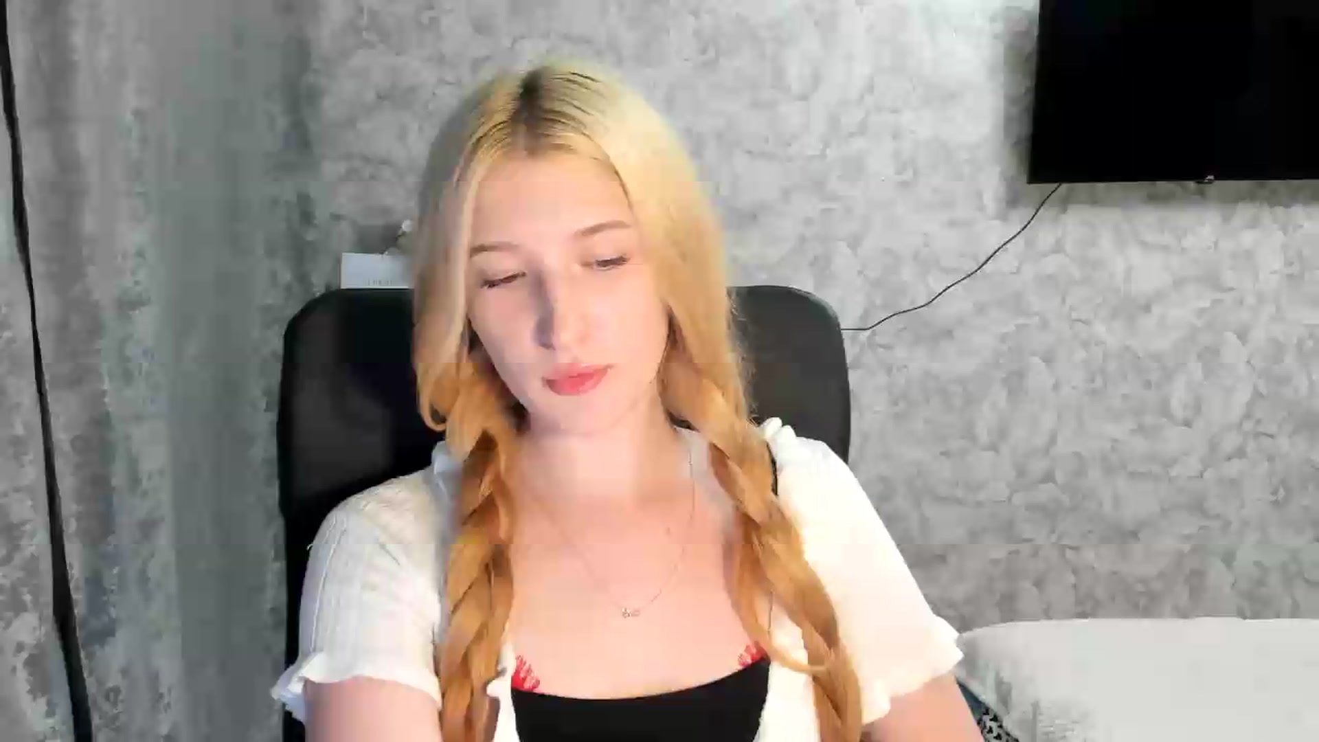 Gallery image thumbnail from Ilona_Here's myfreecams stream on, 06/24/2026, 18:41 image 4 of 20