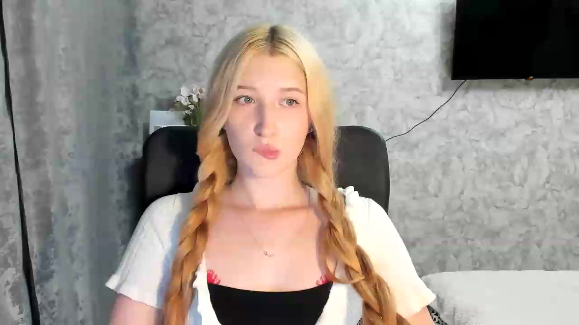 Gallery image thumbnail from Ilona_Here's myfreecams stream on, 06/24/2026, 18:41 image 2 of 20