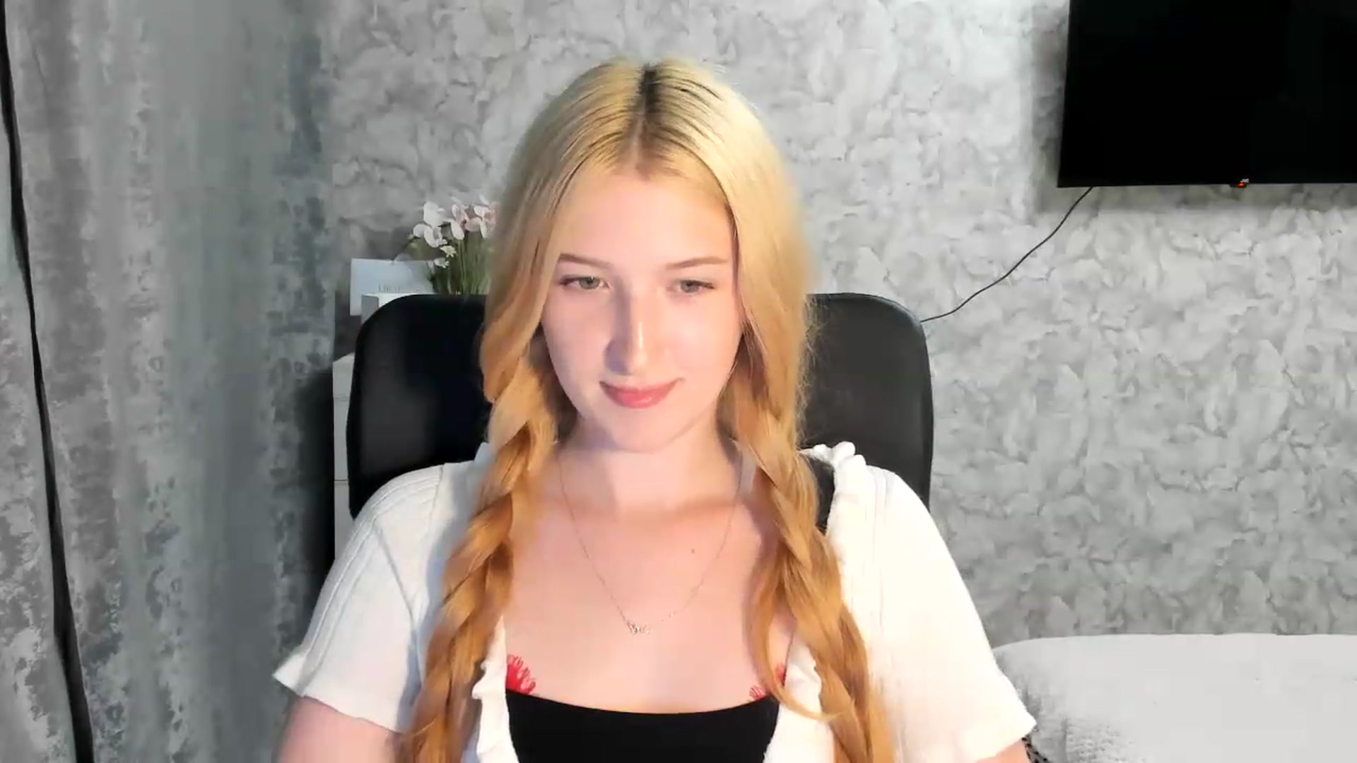 Gallery image thumbnail from Ilona_Here's myfreecams stream on, 06/24/2026, 18:41 image 5 of 20