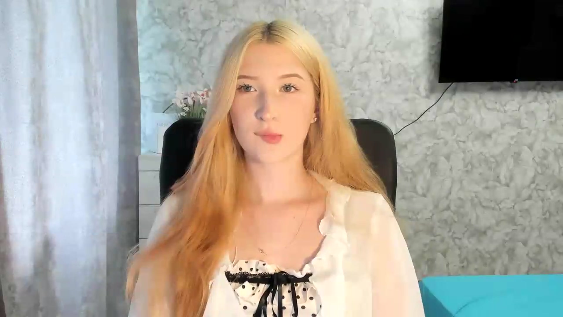 Gallery image thumbnail from Ilona_Here's myfreecams stream on, 06/25/2026, 11:25 image 11 of 20