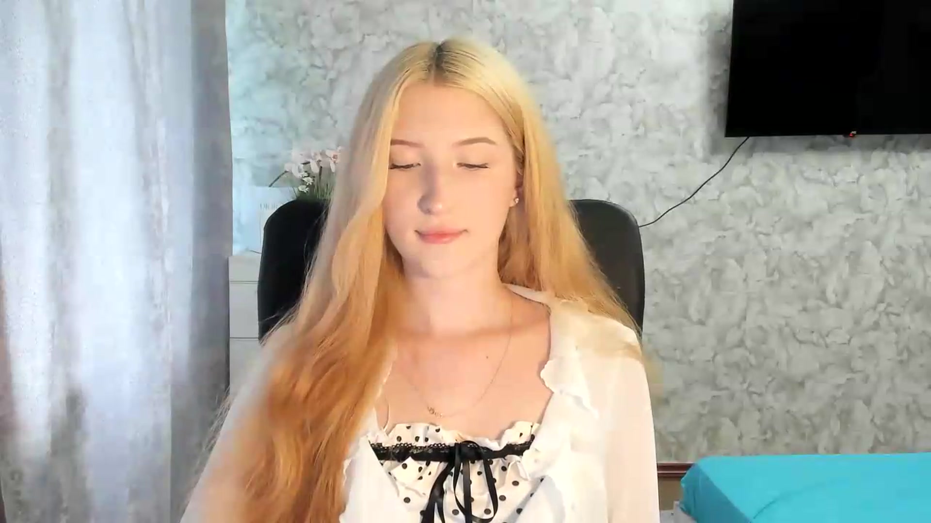 Gallery image thumbnail from Ilona_Here's myfreecams stream on, 06/25/2026, 11:25 image 7 of 20