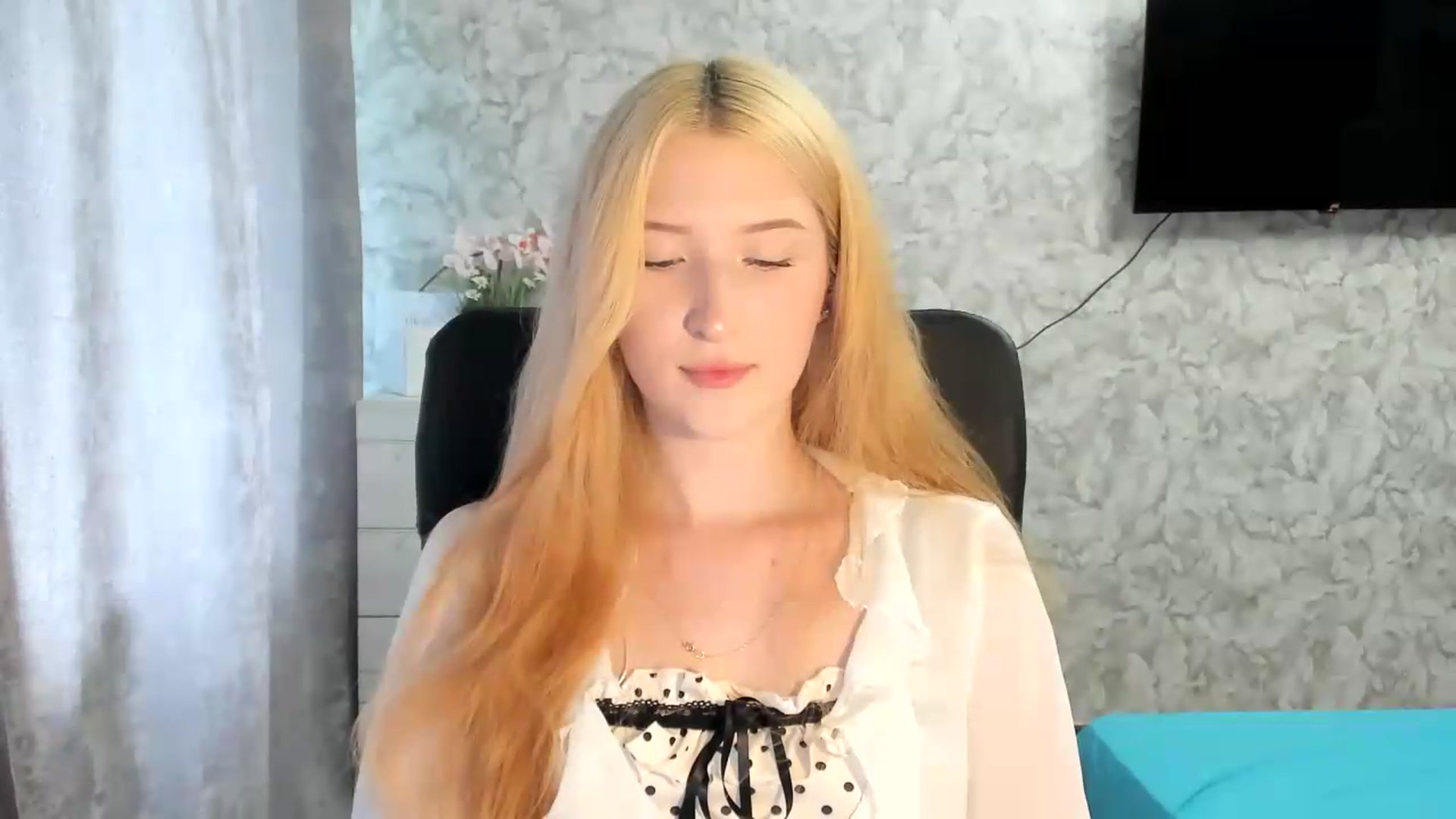 Gallery image thumbnail from Ilona_Here's myfreecams stream on, 06/25/2026, 11:25 image 16 of 20