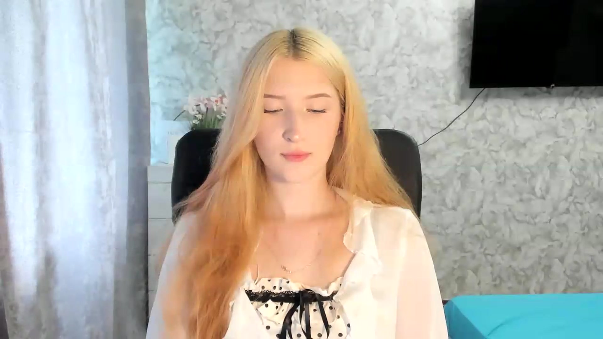 Gallery image thumbnail from Ilona_Here's myfreecams stream on, 06/25/2026, 11:25 image 18 of 20