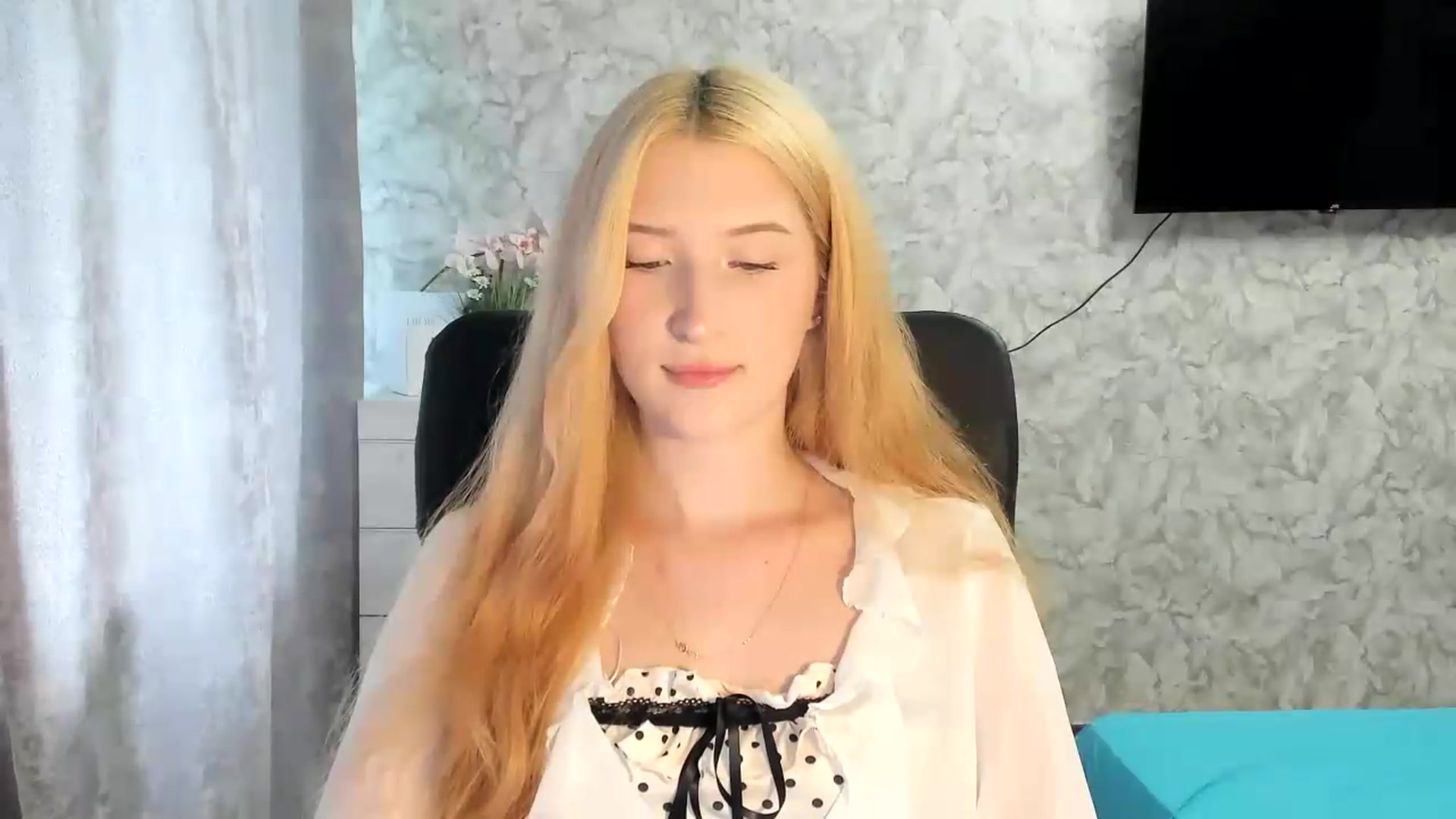 Gallery image thumbnail from Ilona_Here's myfreecams stream on, 06/25/2026, 11:25 image 9 of 20