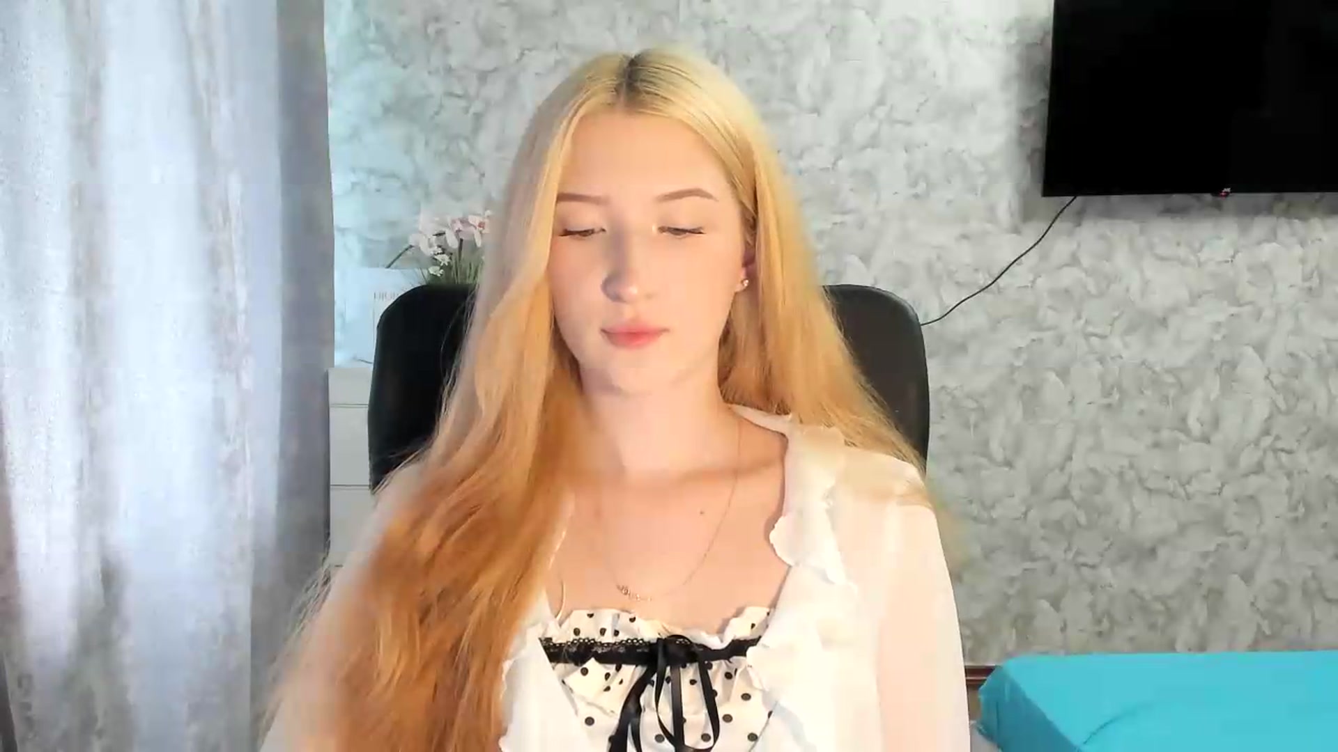 Gallery image thumbnail from Ilona_Here's myfreecams stream on, 06/25/2026, 11:25 image 6 of 20