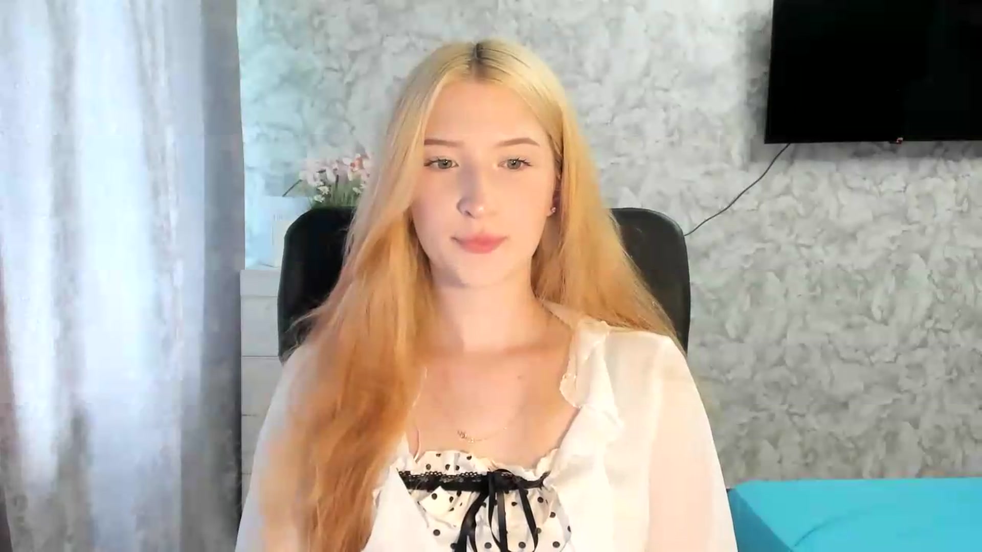 Gallery image thumbnail from Ilona_Here's myfreecams stream on, 06/25/2026, 11:25 image 17 of 20
