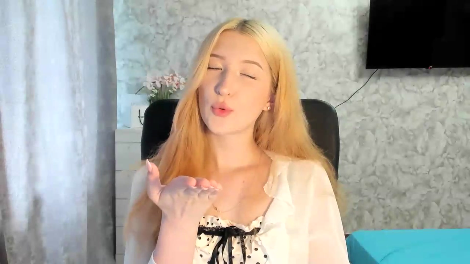 Gallery image thumbnail from Ilona_Here's myfreecams stream on, 06/25/2026, 11:25 image 14 of 20