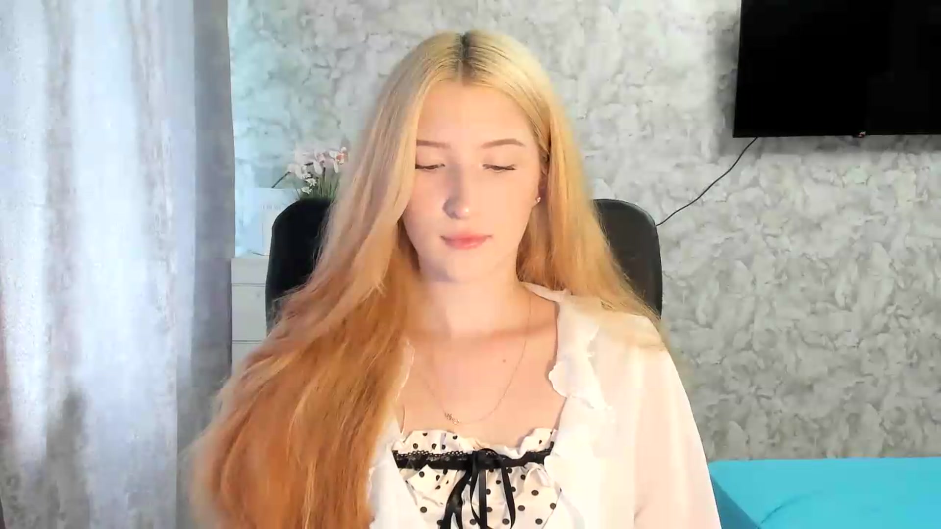 Gallery image thumbnail from Ilona_Here's myfreecams stream on, 06/25/2026, 11:25 image 4 of 20