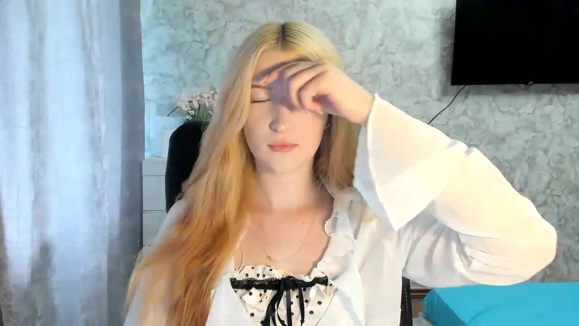 Gallery image thumbnail from Ilona_Here's myfreecams stream on, 06/25/2026, 11:25 image 10 of 20
