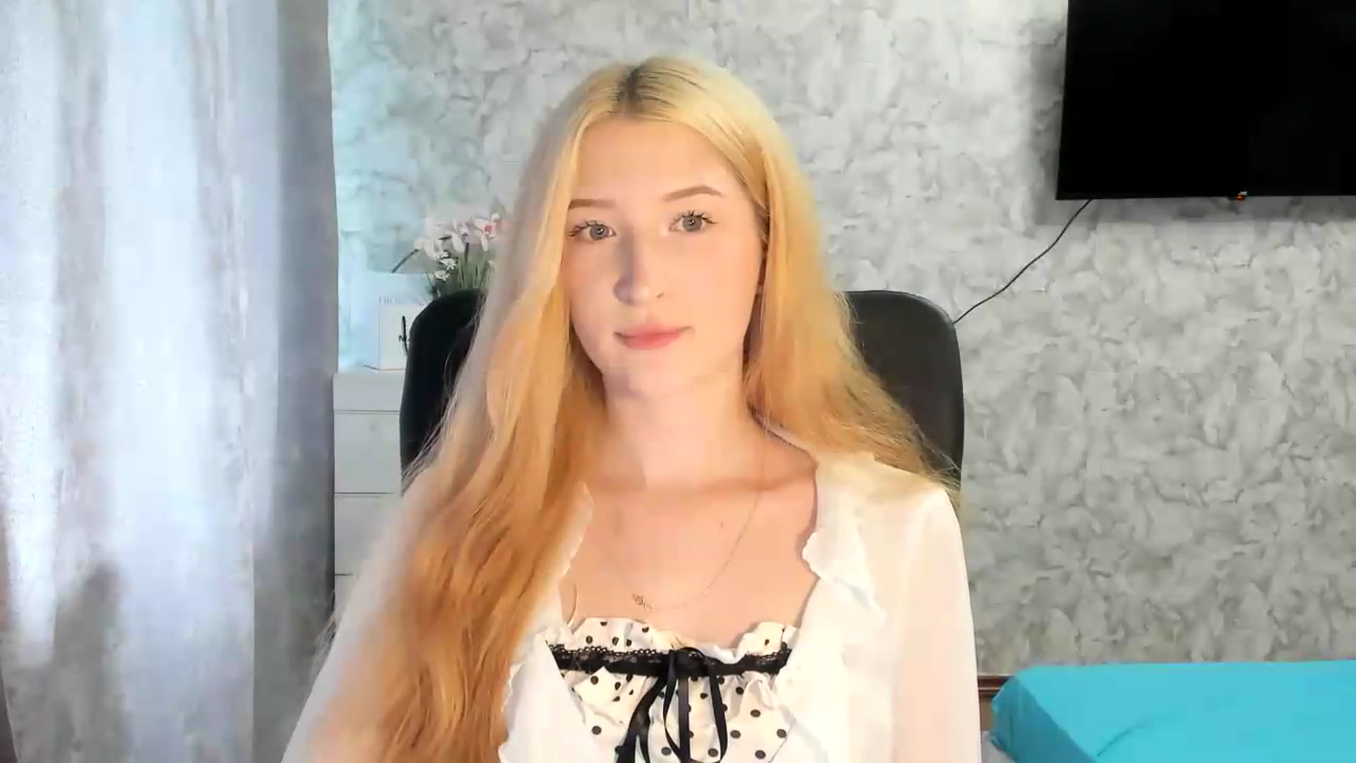 Gallery image thumbnail from Ilona_Here's myfreecams stream on, 06/25/2026, 11:25 image 8 of 20