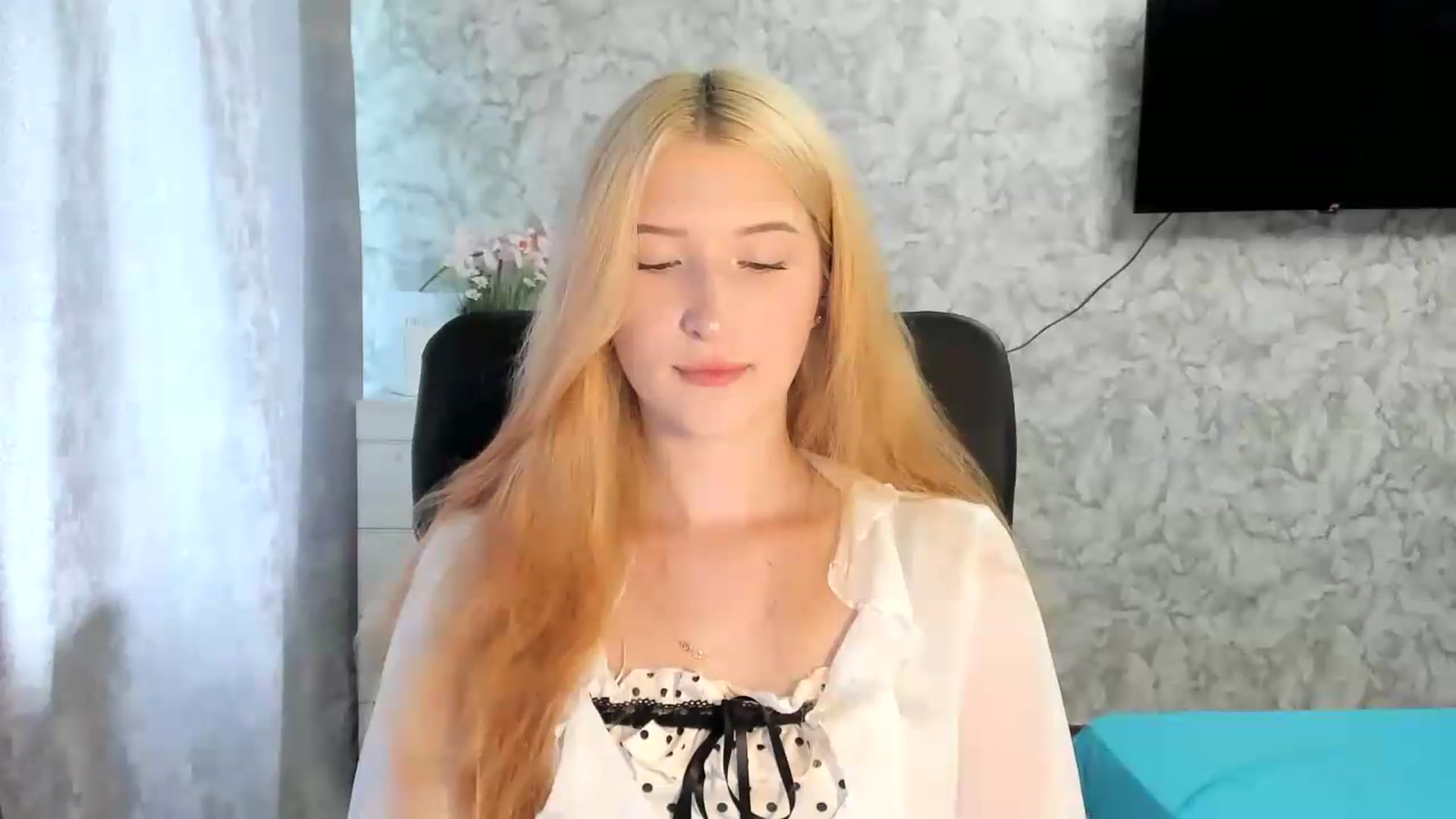 Gallery image thumbnail from Ilona_Here's myfreecams stream on, 06/25/2026, 11:25 image 19 of 20