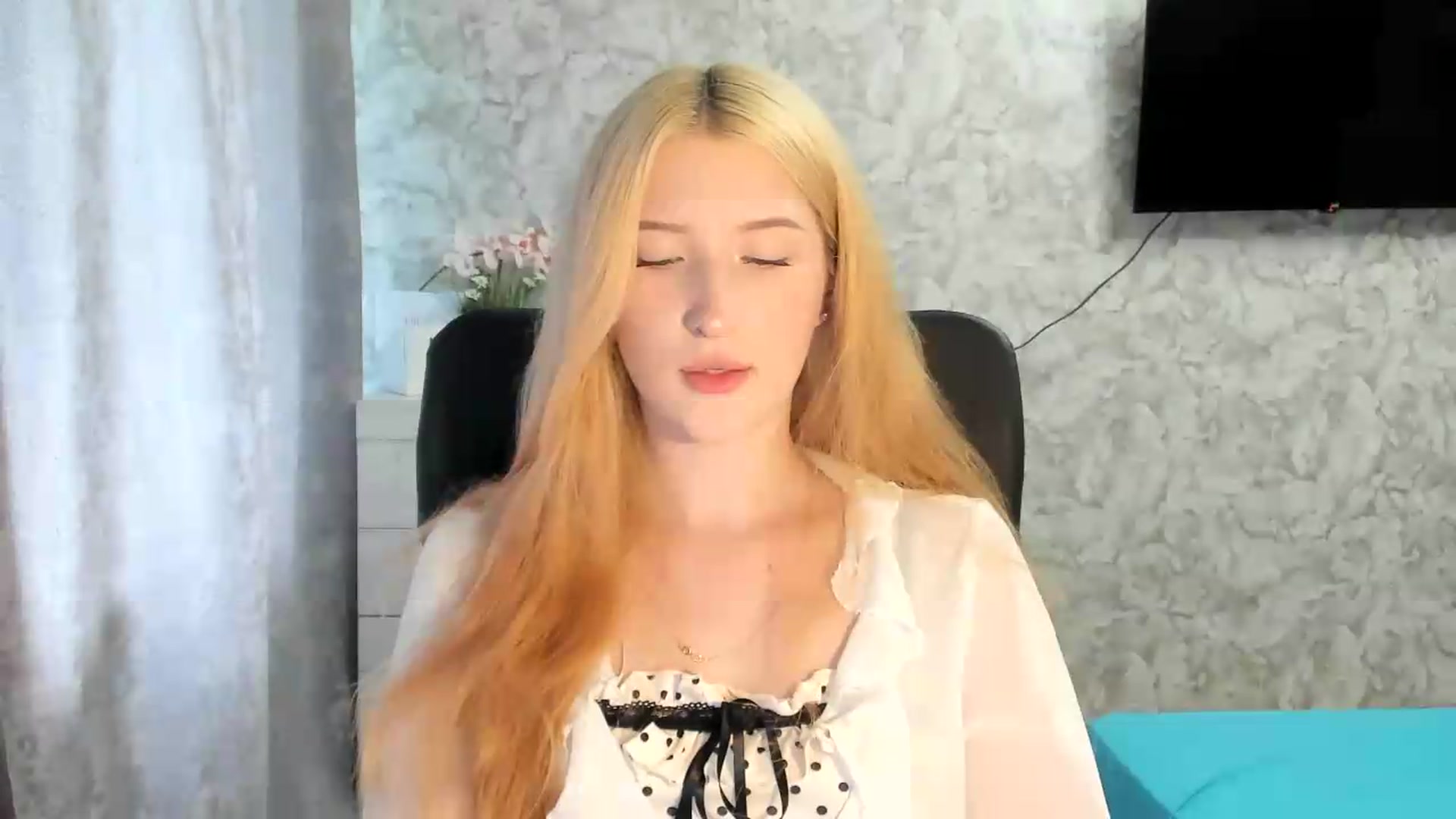 Gallery image thumbnail from Ilona_Here's myfreecams stream on, 06/25/2026, 11:25 image 15 of 20