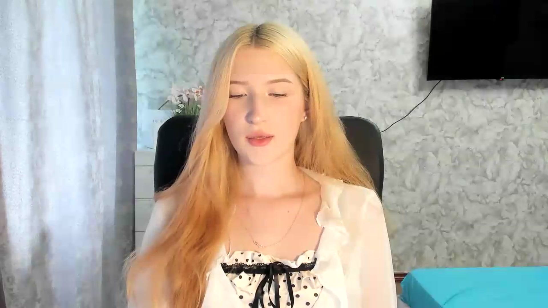 Gallery image thumbnail from Ilona_Here's myfreecams stream on, 06/25/2026, 11:25 image 12 of 20