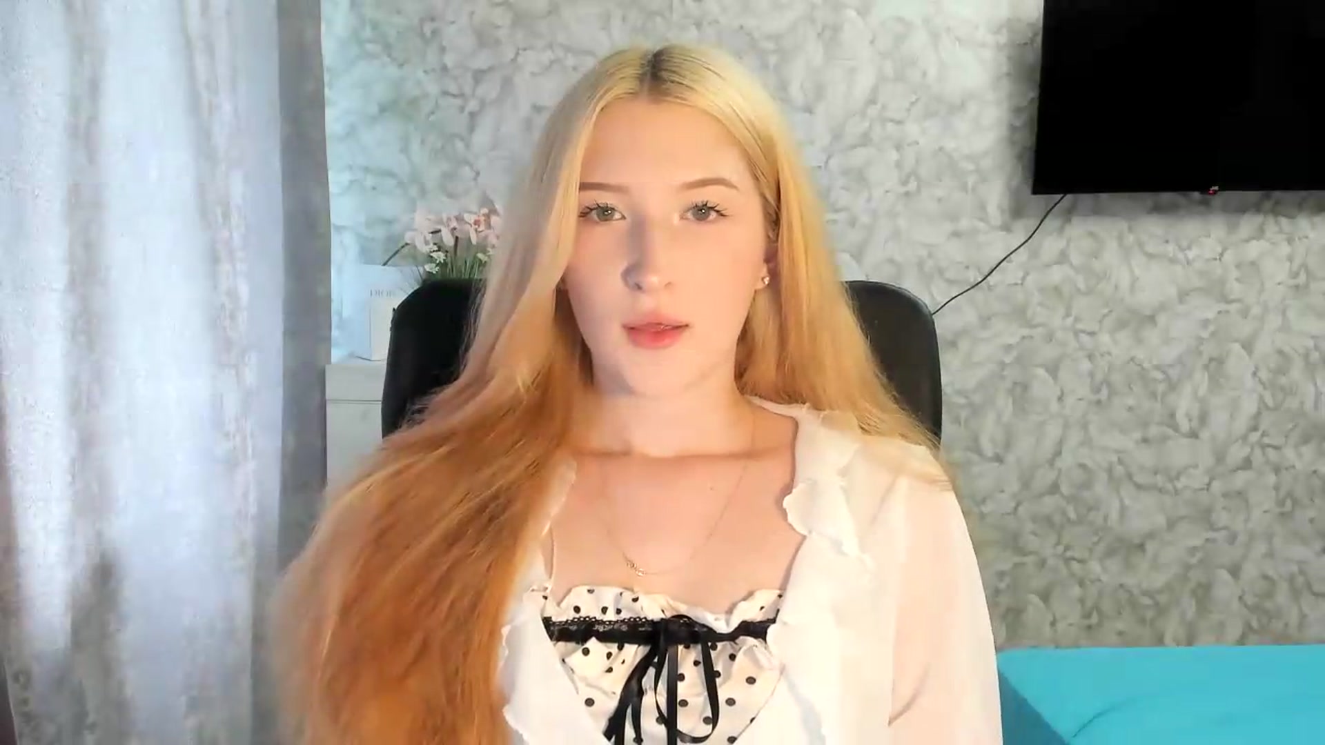 Gallery image thumbnail from Ilona_Here's myfreecams stream on, 06/25/2026, 11:25 image 3 of 20