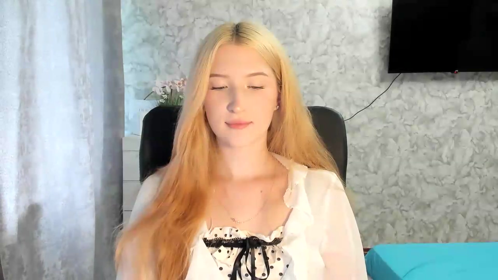 Gallery image thumbnail from Ilona_Here's myfreecams stream on, 06/25/2026, 11:25 image 13 of 20