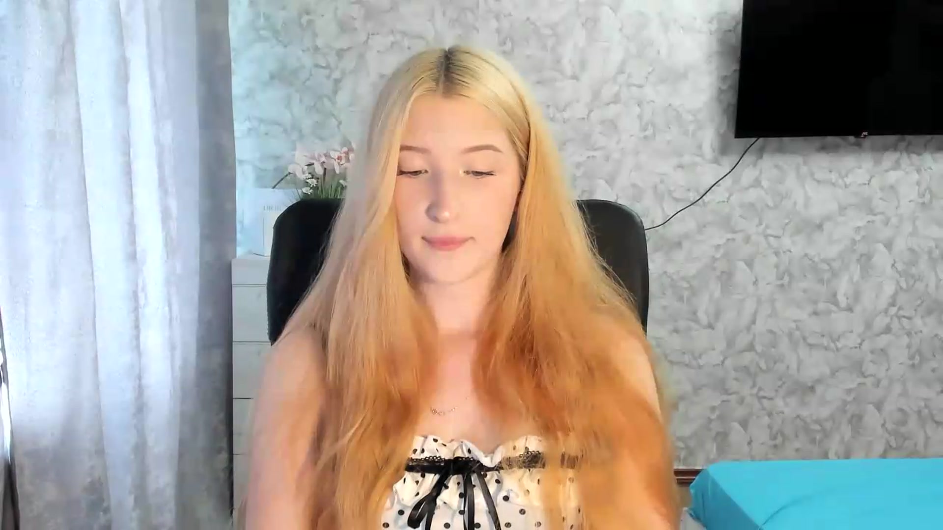 Gallery image thumbnail from Ilona_Here's myfreecams stream on, 06/25/2026, 11:58 image 19 of 20