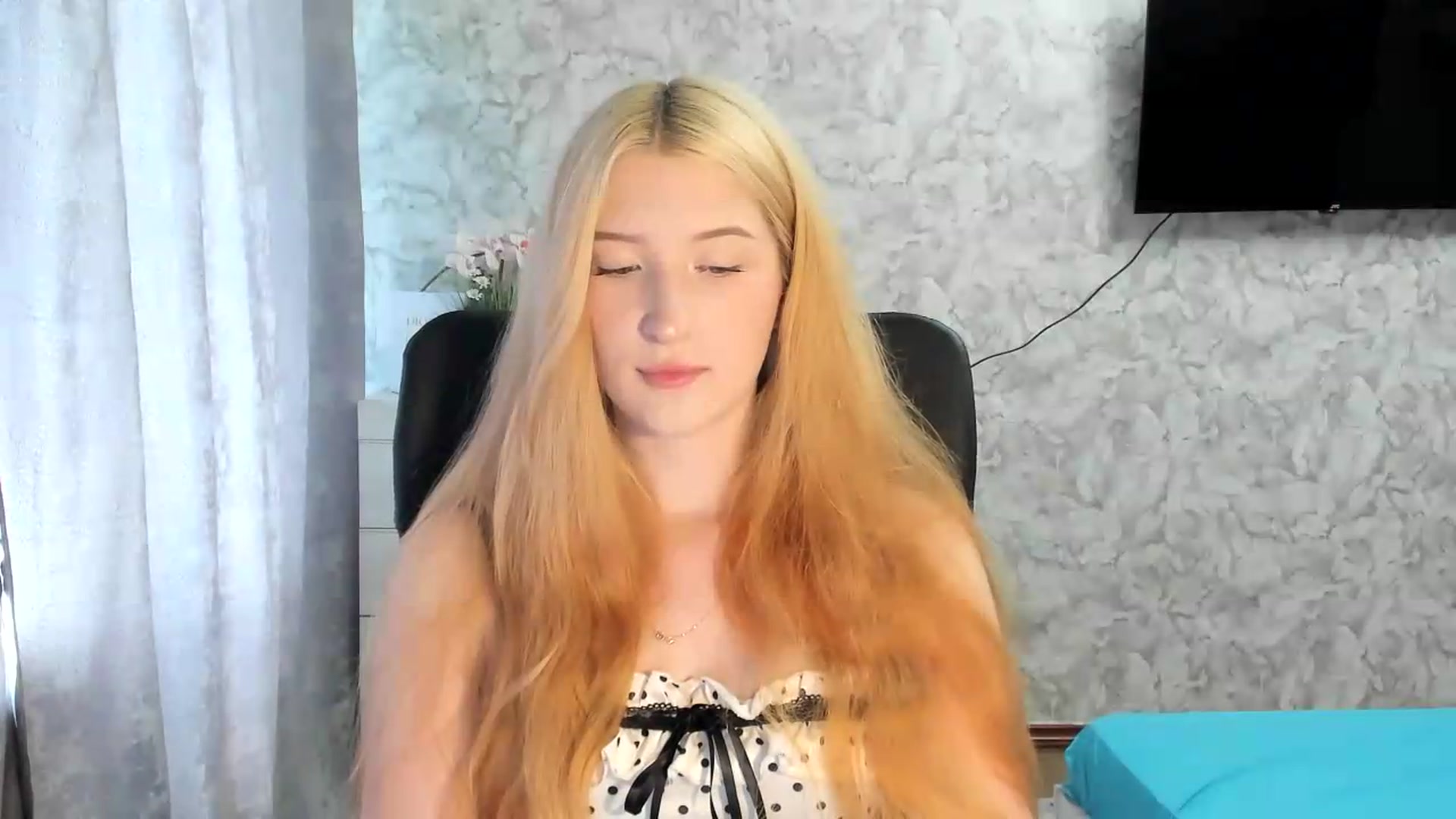 Gallery image thumbnail from Ilona_Here's myfreecams stream on, 06/25/2026, 11:58 image 17 of 20