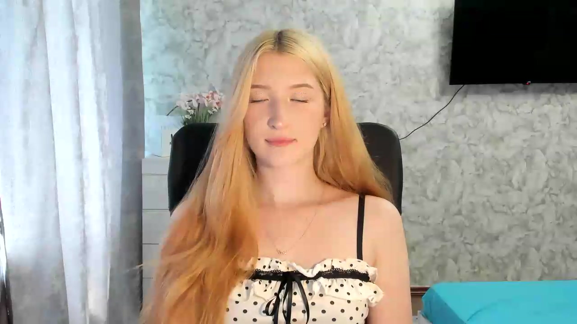 Gallery image thumbnail from Ilona_Here's myfreecams stream on, 06/25/2026, 12:22 image 15 of 20