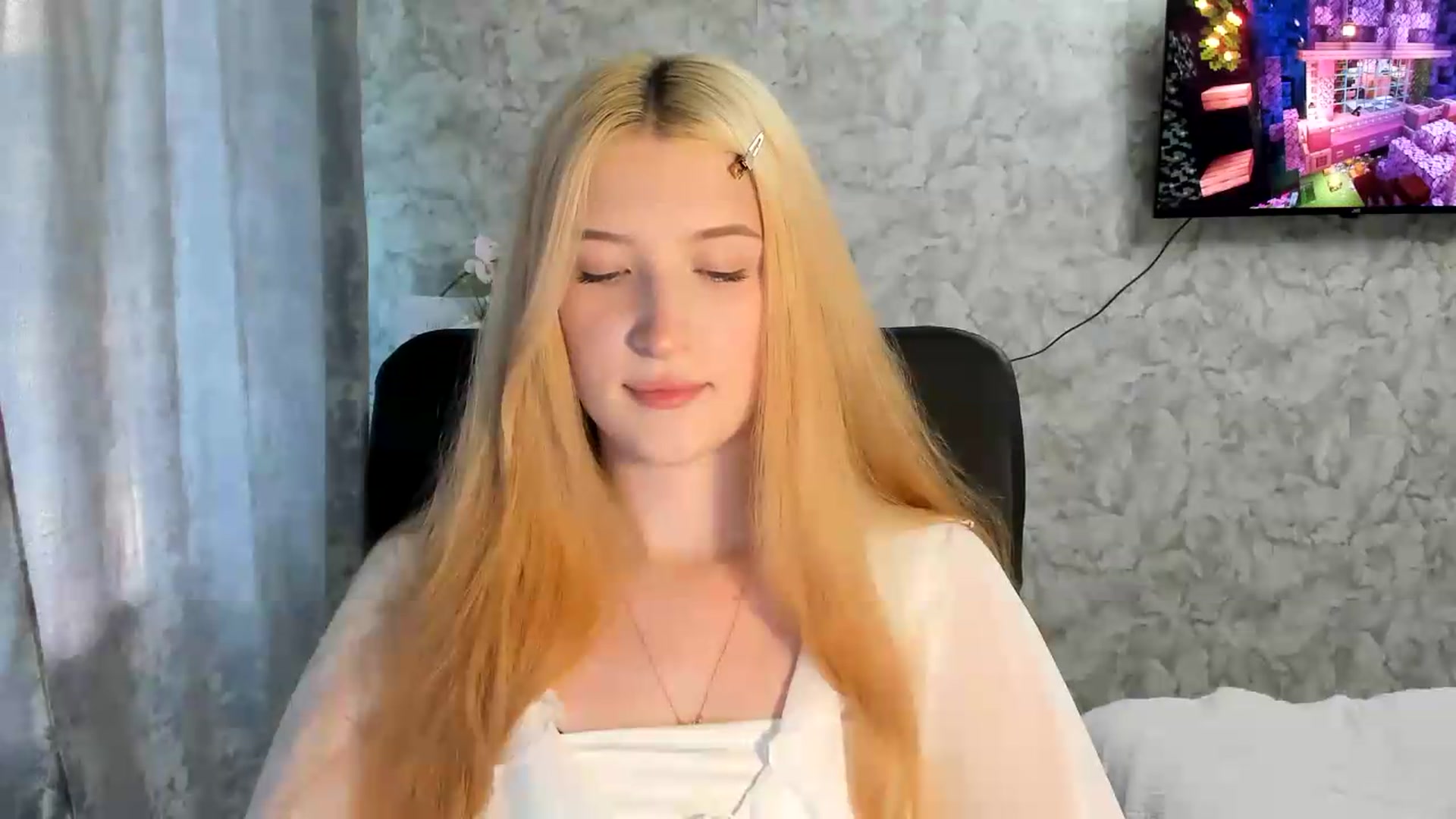 Gallery image thumbnail from Ilona_Here's myfreecams stream on, 06/27/2026, 15:55 image 12 of 20