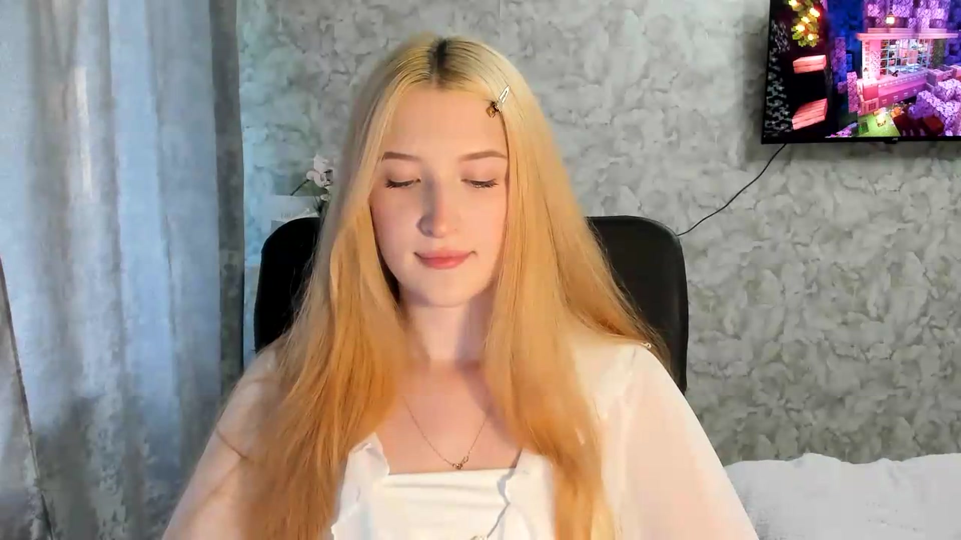 Gallery image thumbnail from Ilona_Here's myfreecams stream on, 06/27/2026, 15:55 image 8 of 20