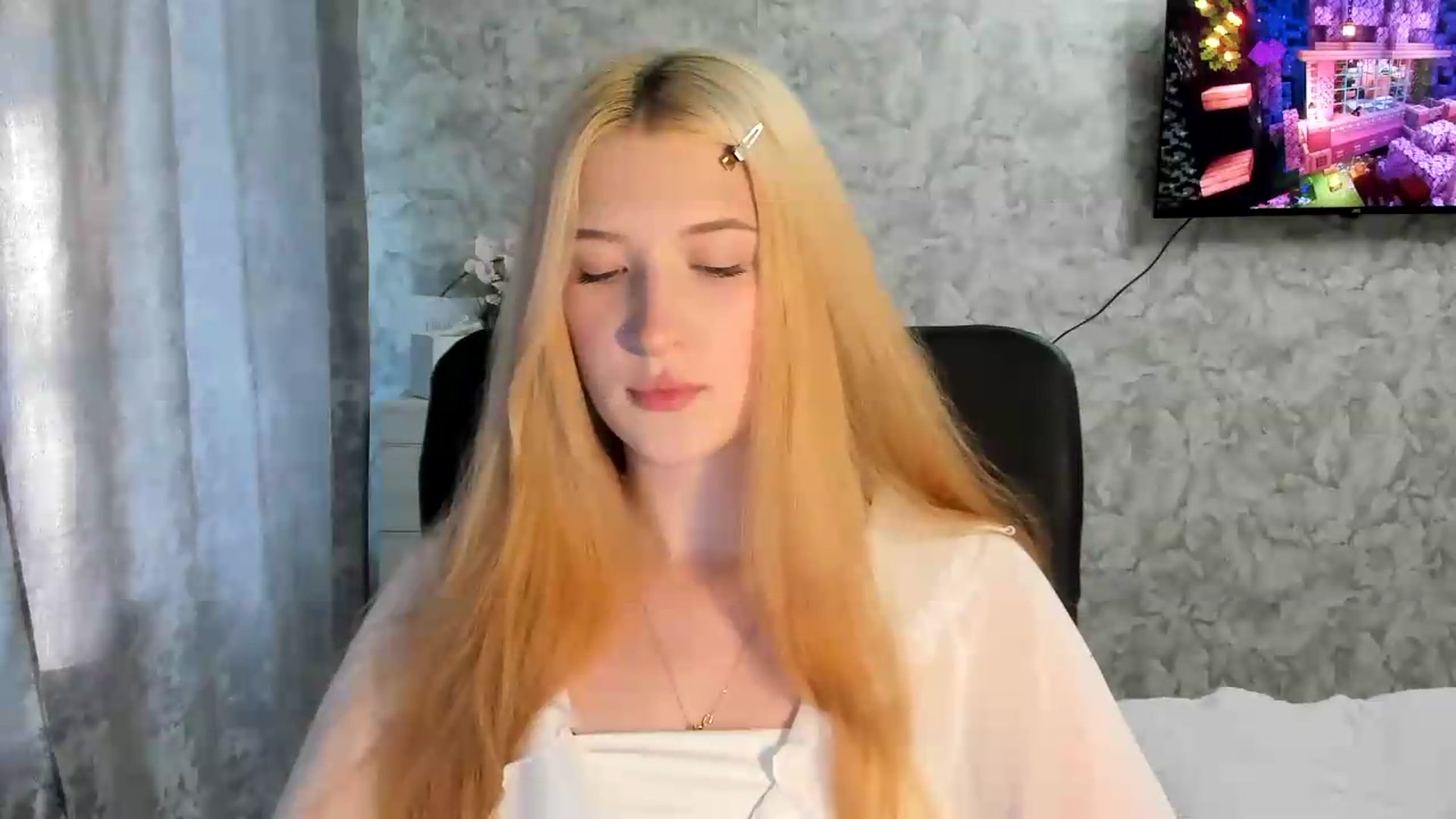 Gallery image thumbnail from Ilona_Here's myfreecams stream on, 06/27/2026, 15:55 image 14 of 20
