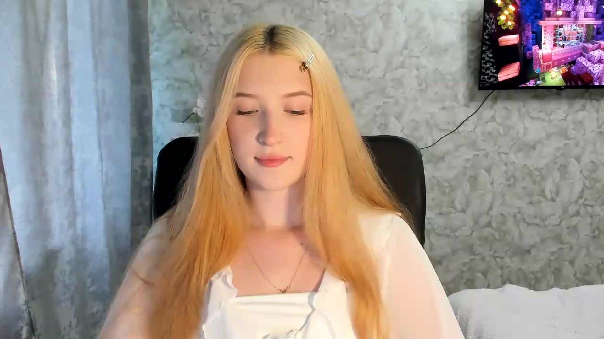 Gallery image thumbnail from Ilona_Here's myfreecams stream on, 06/27/2026, 15:55 image 7 of 20