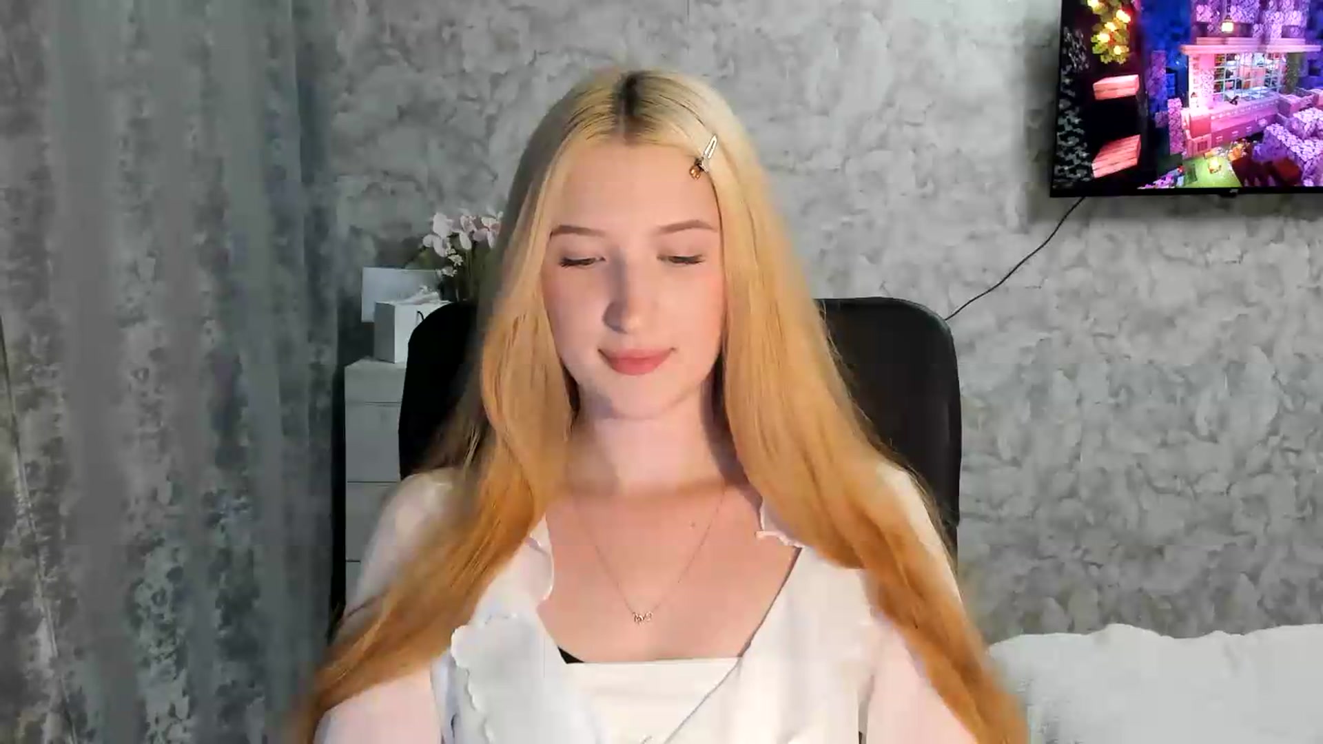Gallery image thumbnail from Ilona_Here's myfreecams stream on, 06/27/2026, 17:38 image 18 of 20