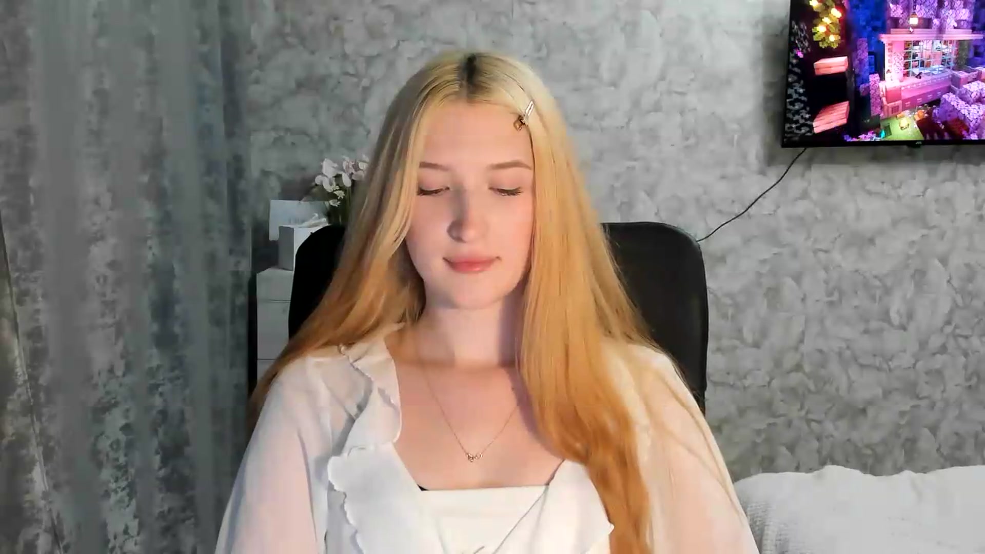 Gallery image thumbnail from Ilona_Here's myfreecams stream on, 06/27/2026, 17:38 image 17 of 20