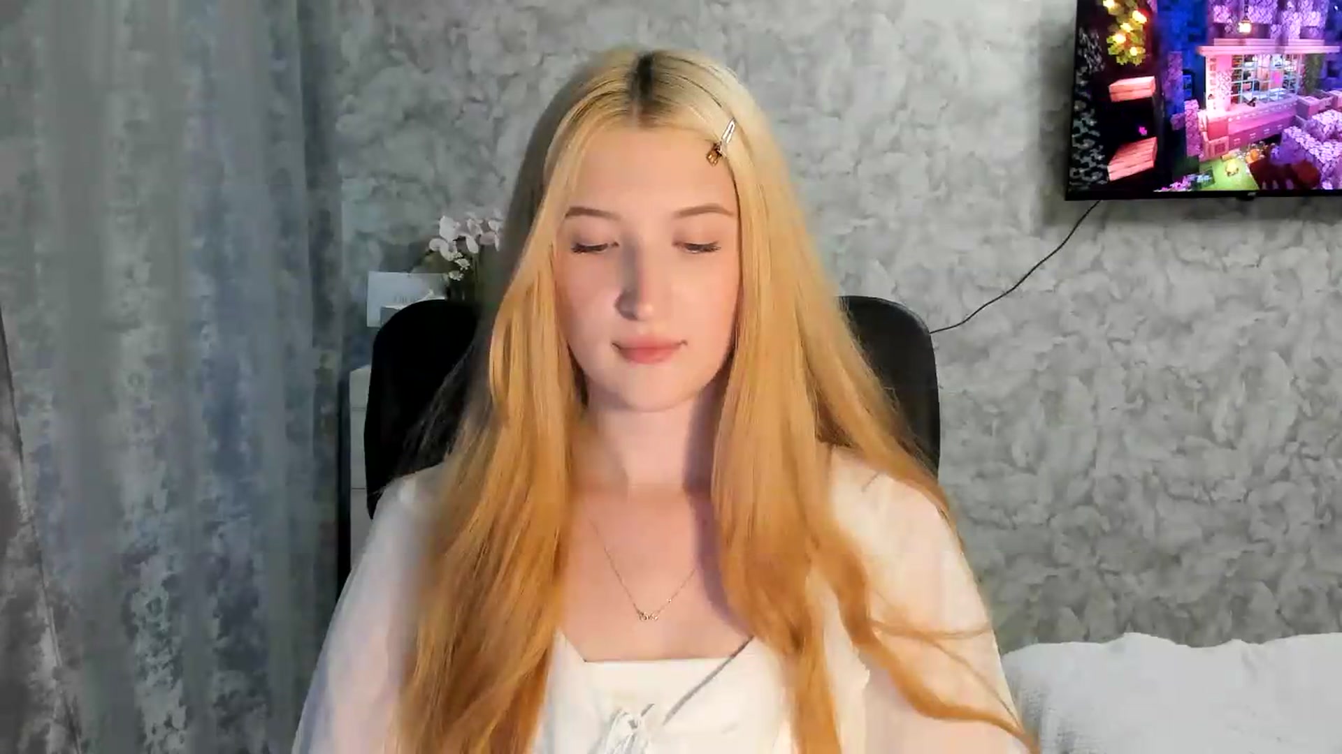 Gallery image thumbnail from Ilona_Here's myfreecams stream on, 06/27/2026, 17:38 image 3 of 20