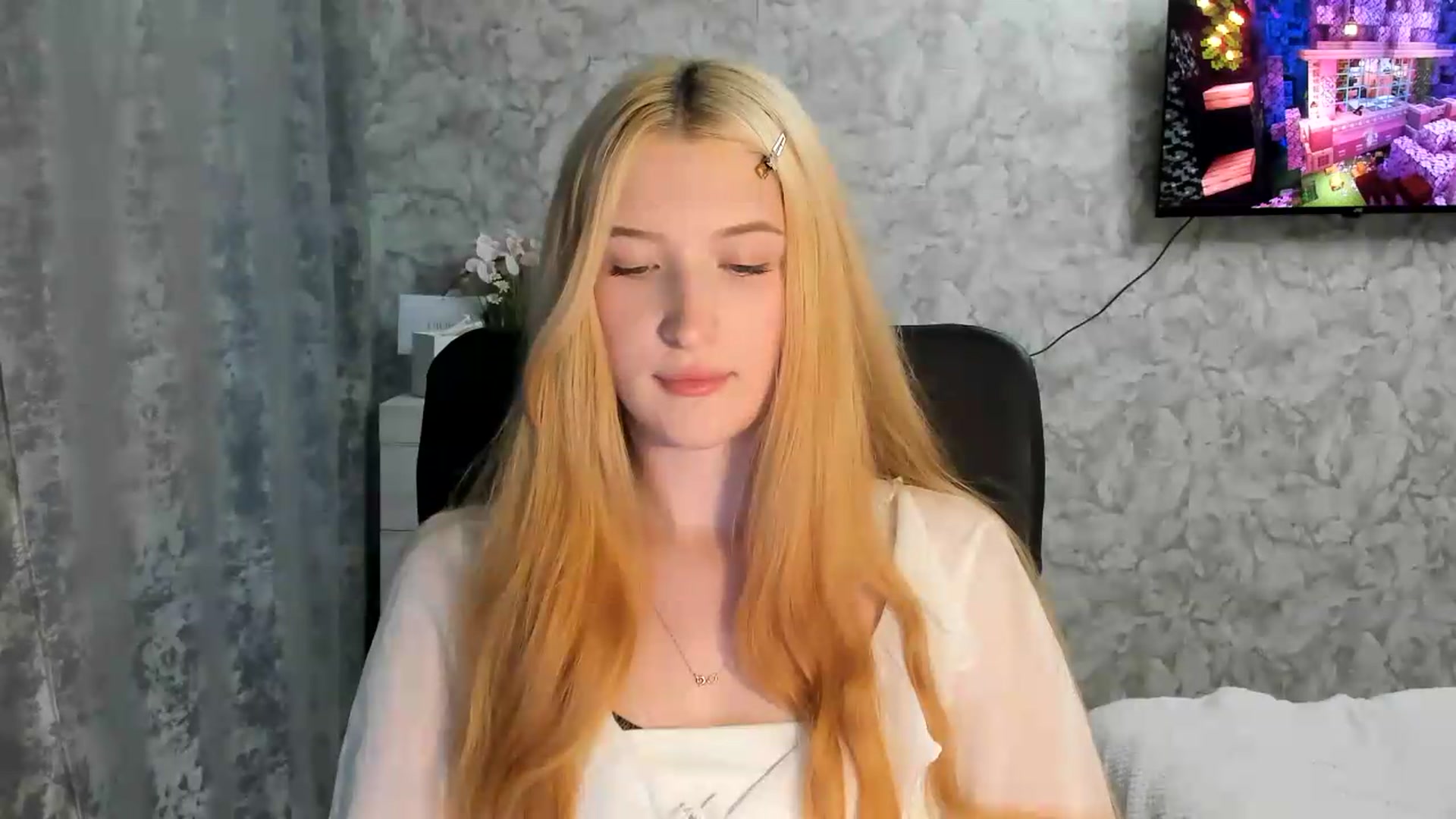 Gallery image thumbnail from Ilona_Here's myfreecams stream on, 06/27/2026, 17:38 image 9 of 20