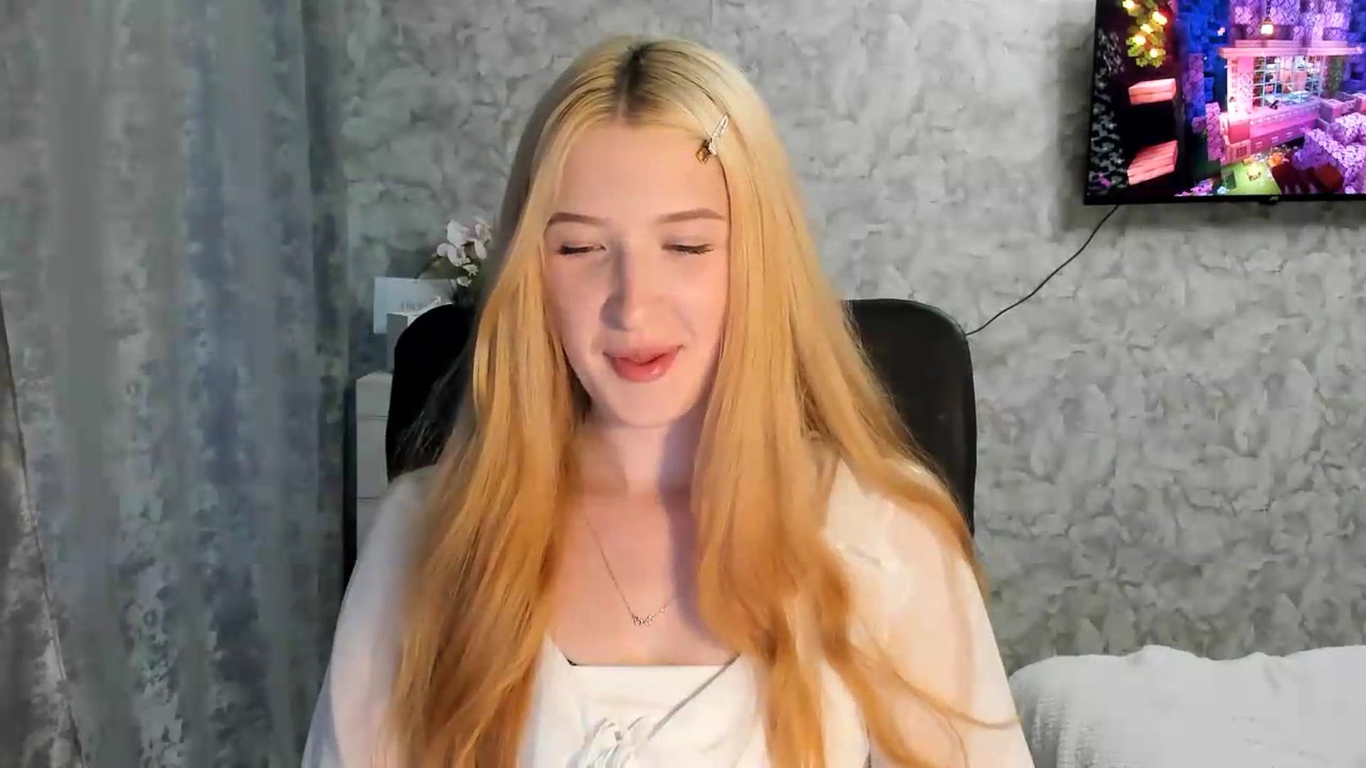 Gallery image thumbnail from Ilona_Here's myfreecams stream on, 06/27/2026, 17:38 image 4 of 20