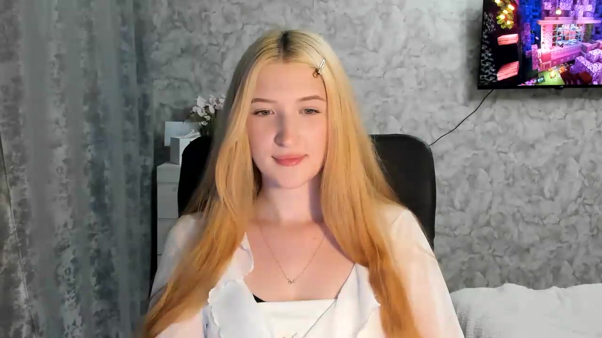 Gallery image thumbnail from Ilona_Here's myfreecams stream on, 06/27/2026, 17:38 image 19 of 20