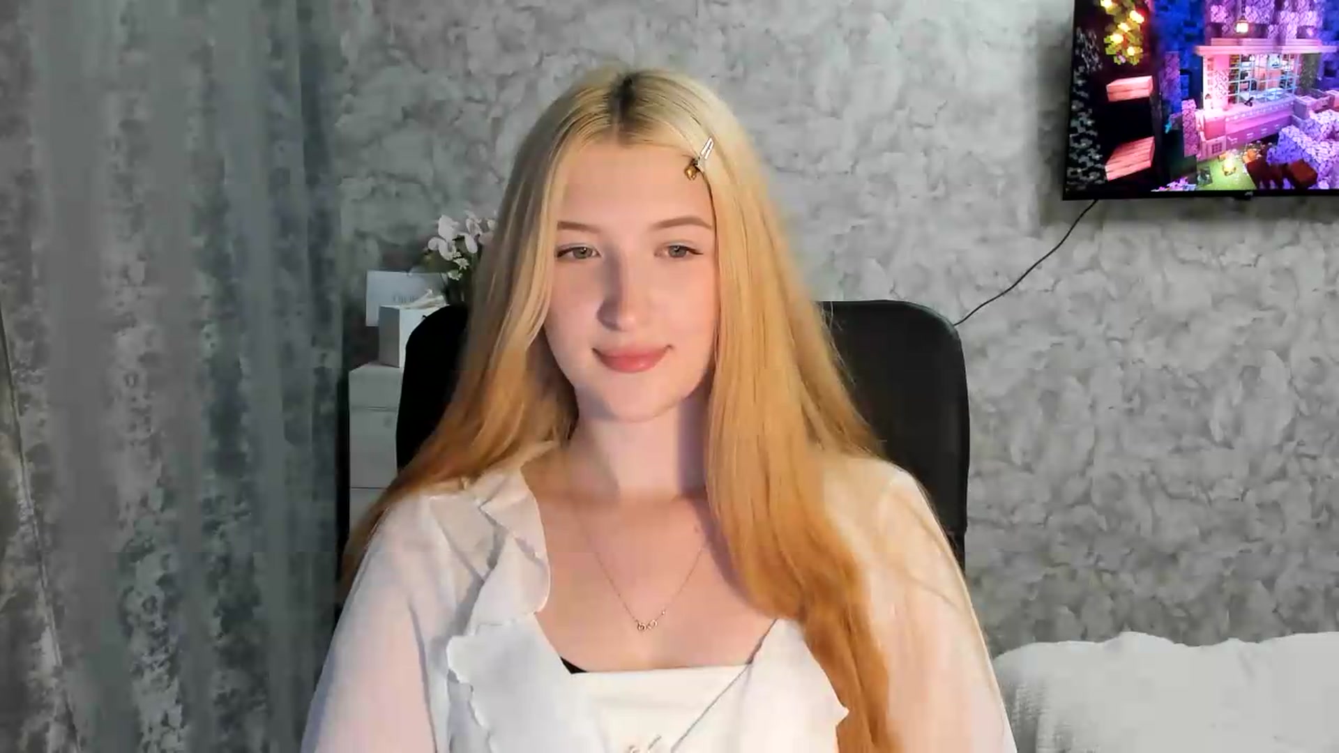 Gallery image thumbnail from Ilona_Here's myfreecams stream on, 06/27/2026, 17:38 image 16 of 20