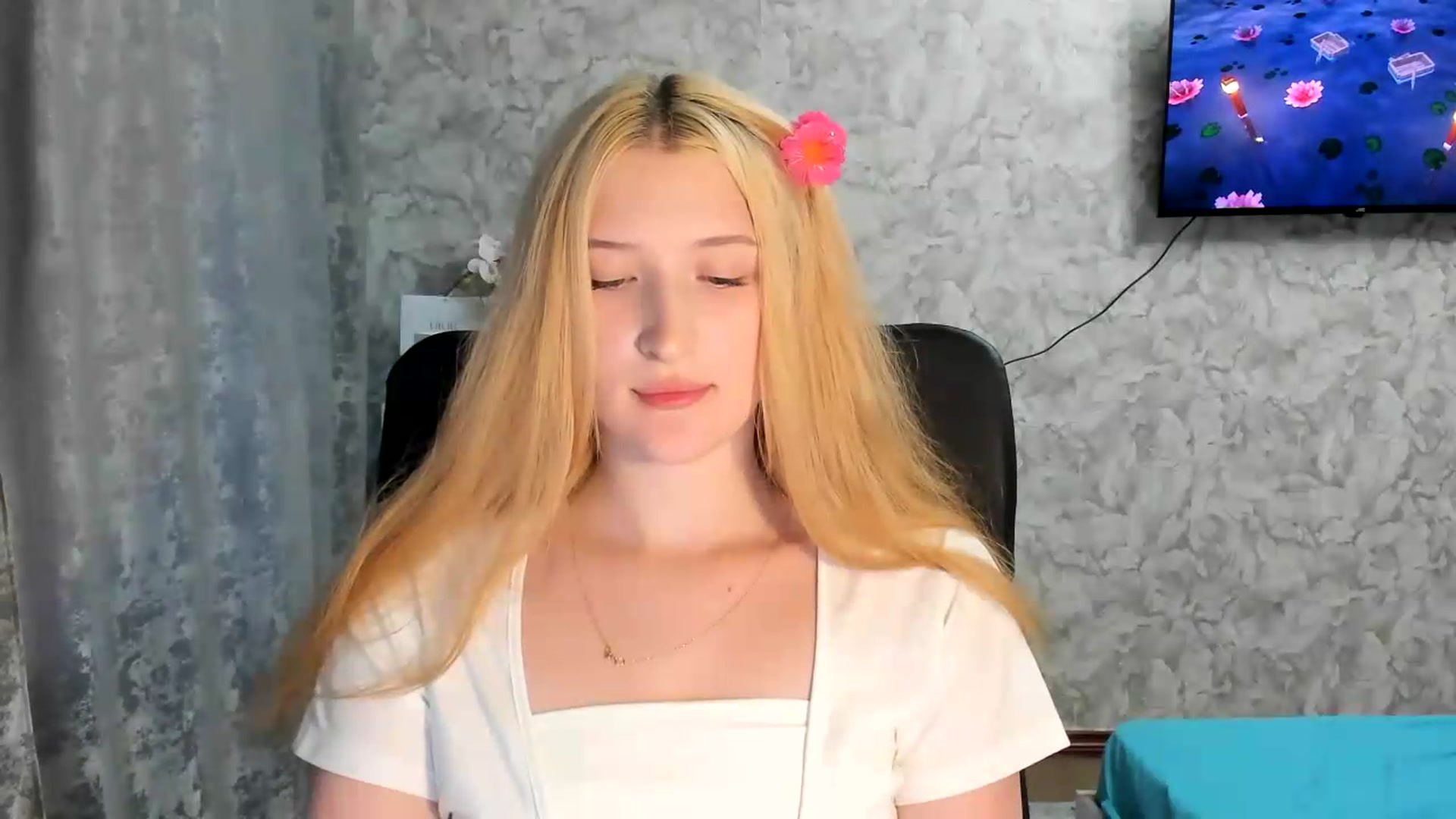 Gallery image thumbnail from Ilona_Here's myfreecams stream on, 06/29/2026, 17:27 image 18 of 20