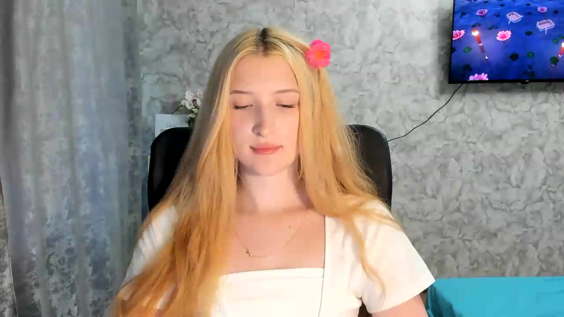 Gallery image thumbnail from Ilona_Here's myfreecams stream on, 06/29/2026, 17:27 image 9 of 20