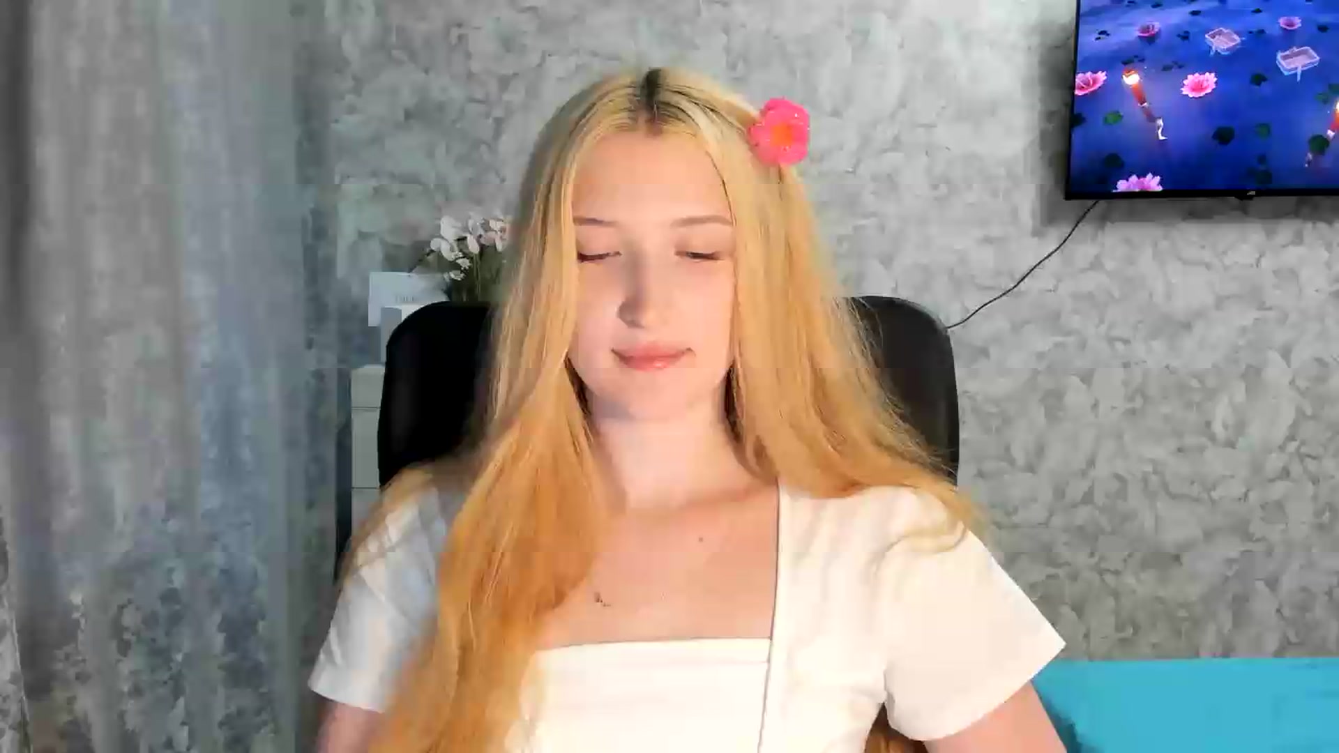 Gallery image thumbnail from Ilona_Here's myfreecams stream on, 06/29/2026, 17:27 image 13 of 20