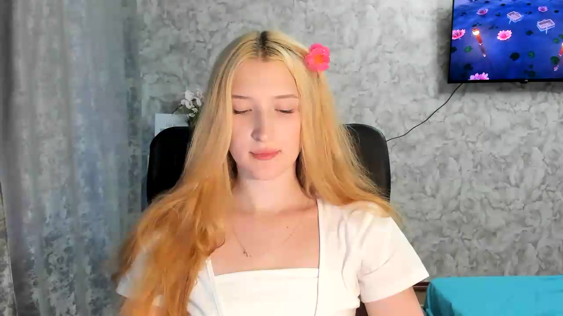 Gallery image thumbnail from Ilona_Here's myfreecams stream on, 06/29/2026, 17:27 image 12 of 20
