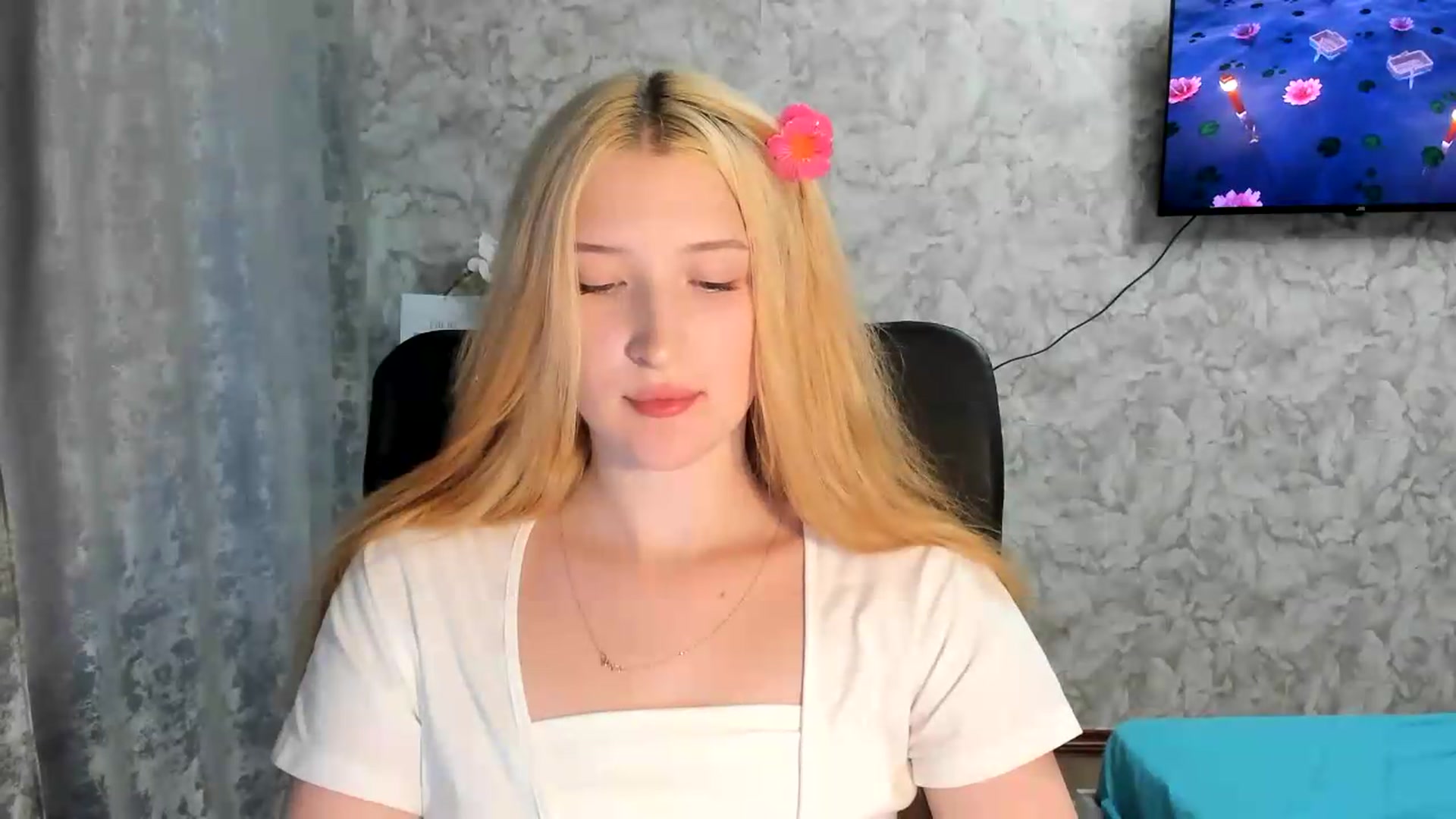 Gallery image thumbnail from Ilona_Here's myfreecams stream on, 06/29/2026, 17:27 image 16 of 20