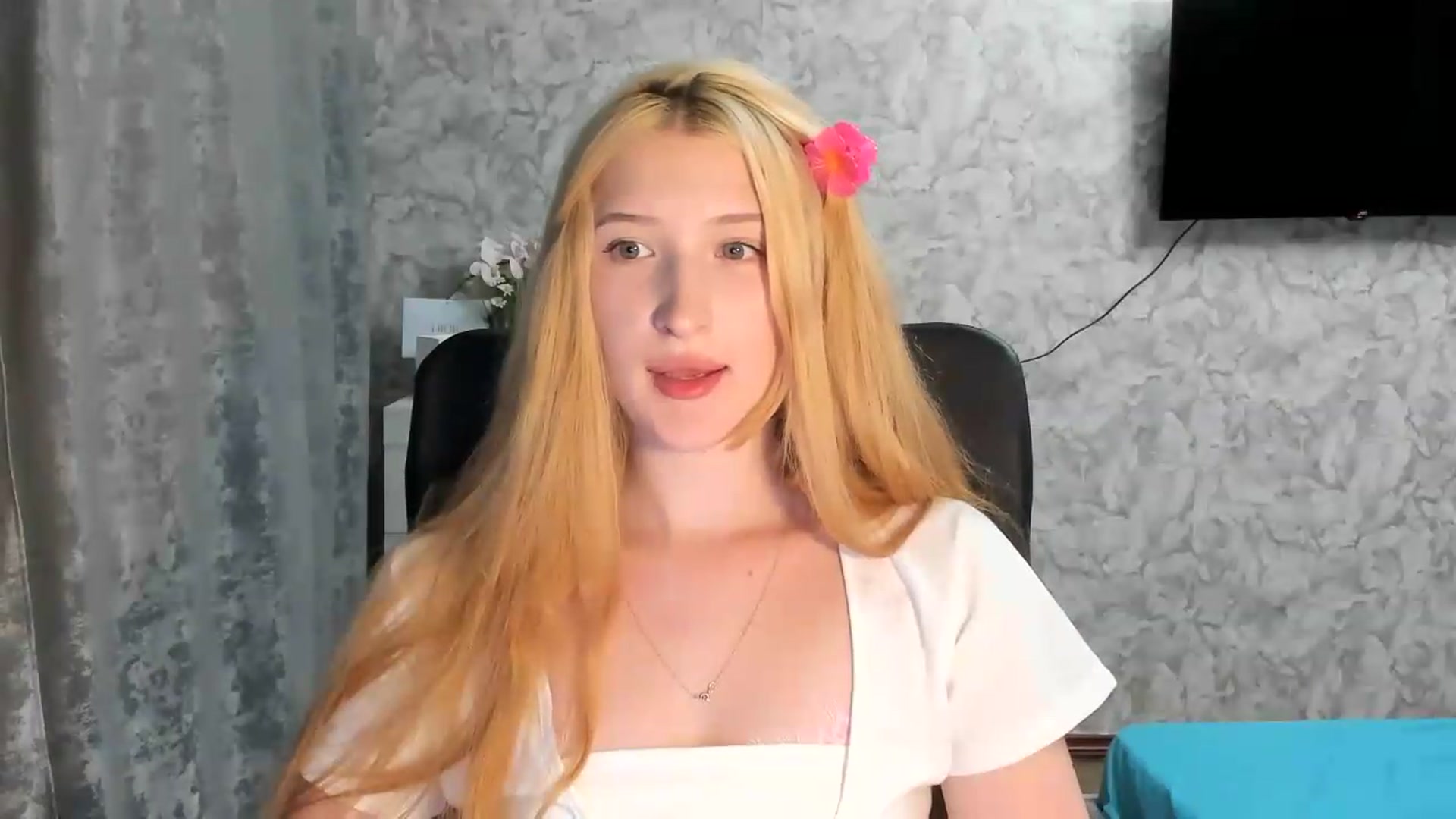 Gallery image thumbnail from Ilona_Here's myfreecams stream on, 06/29/2026, 19:27 image 14 of 20