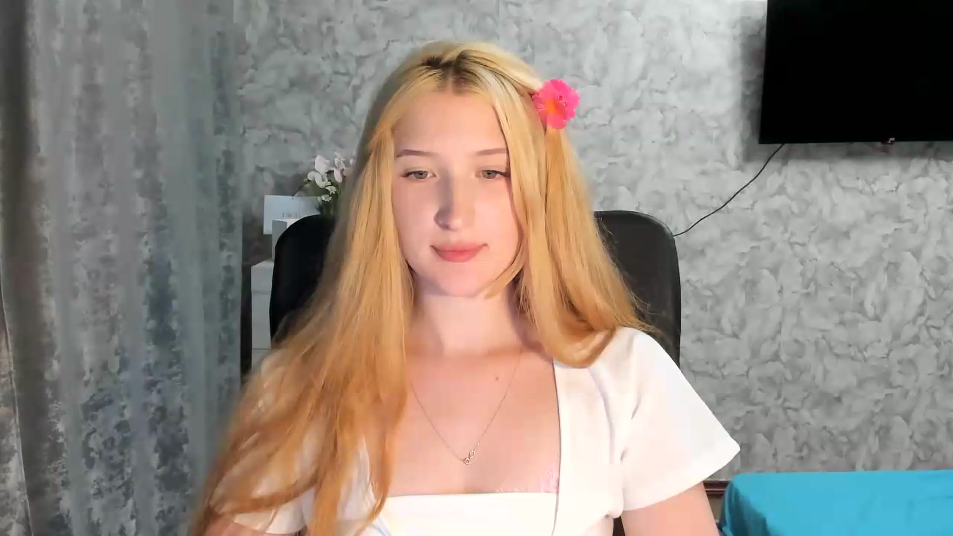 Gallery image thumbnail from Ilona_Here's myfreecams stream on, 06/29/2026, 19:27 image 12 of 20