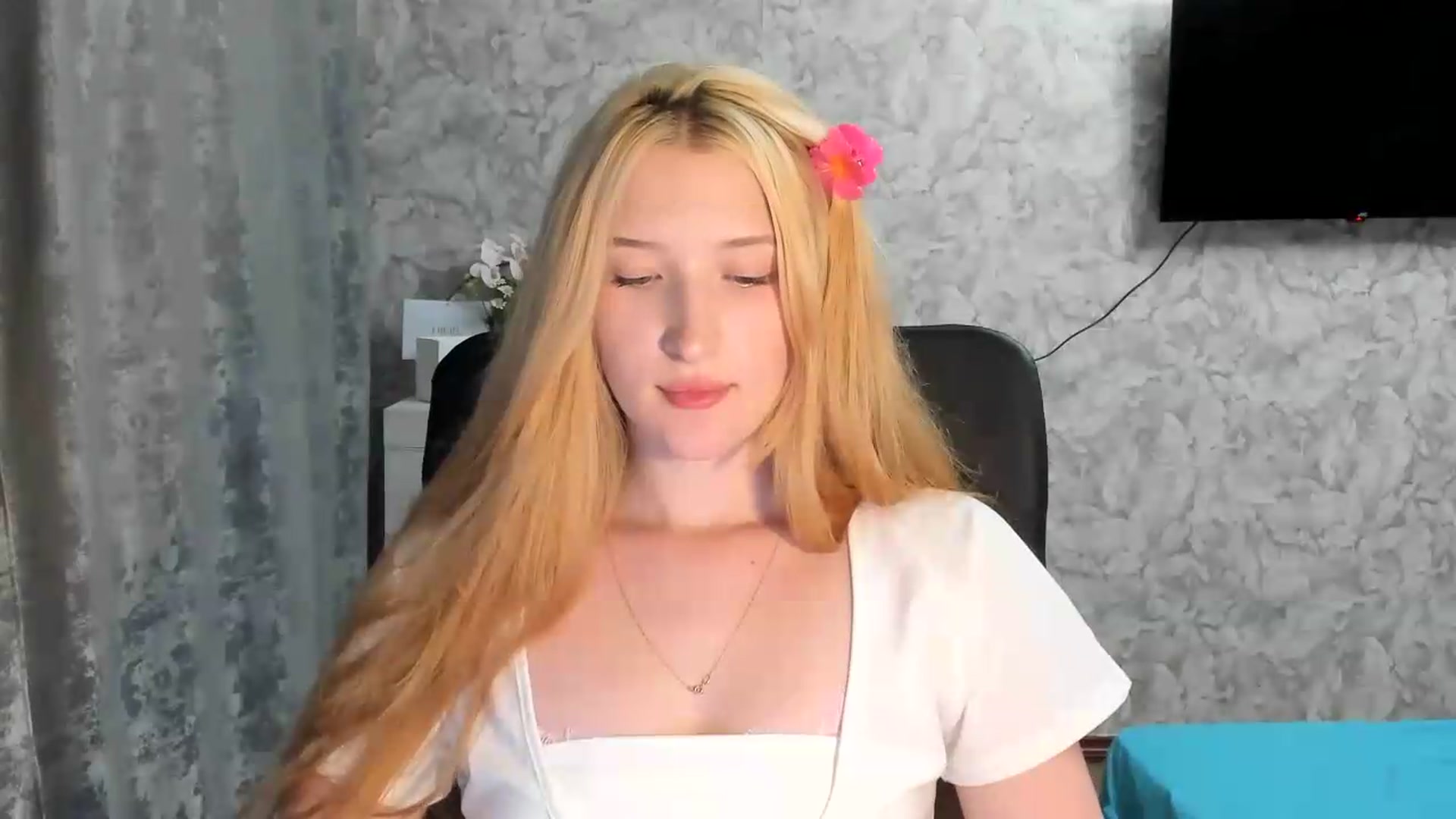 Gallery image thumbnail from Ilona_Here's myfreecams stream on, 06/29/2026, 19:27 image 5 of 20