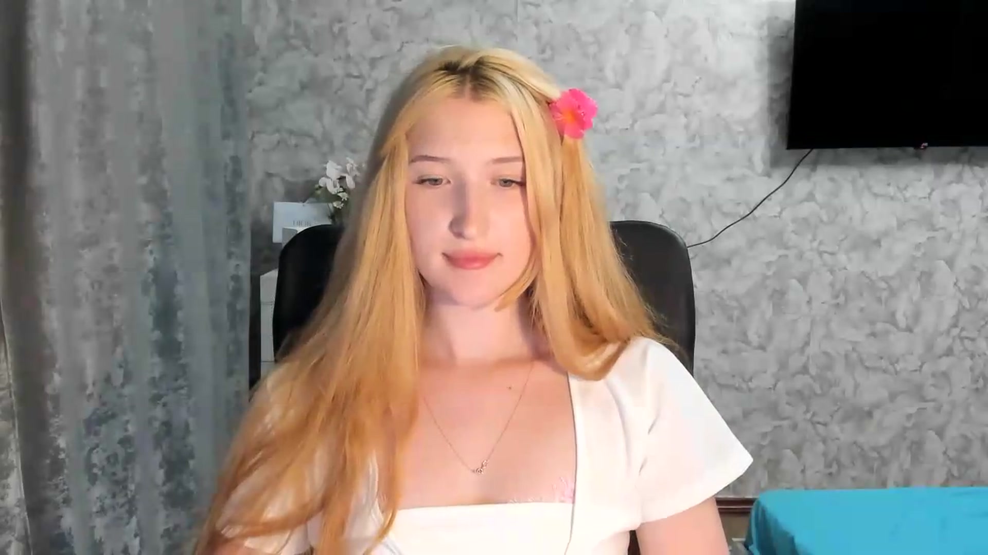 Gallery image thumbnail from Ilona_Here's myfreecams stream on, 06/29/2026, 19:27 image 13 of 20
