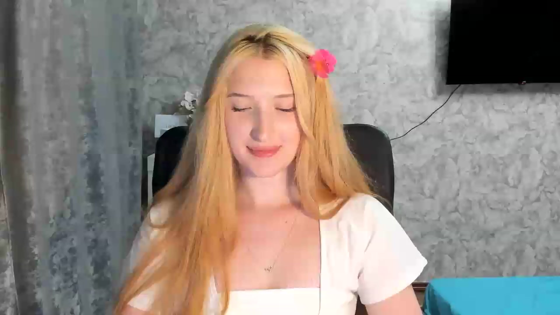 Gallery image thumbnail from Ilona_Here's myfreecams stream on, 06/29/2026, 19:27 image 16 of 20