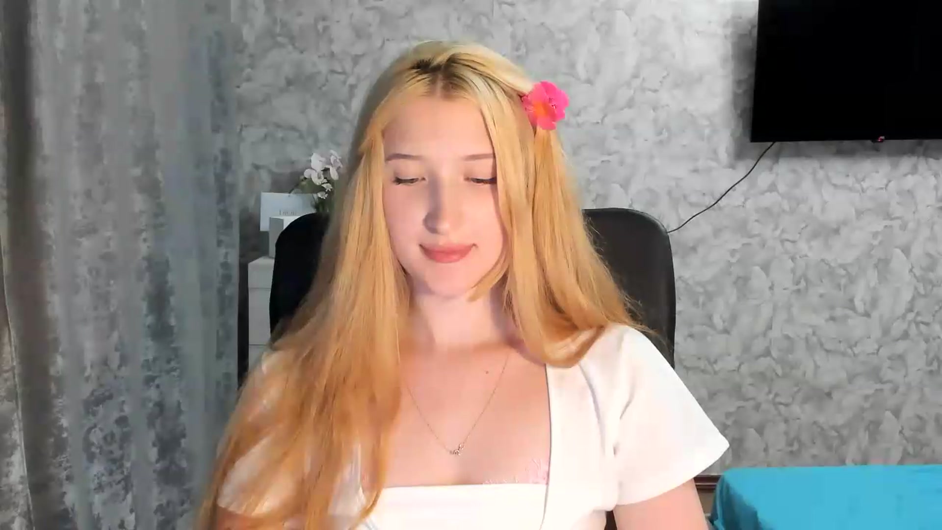 Gallery image thumbnail from Ilona_Here's myfreecams stream on, 06/29/2026, 19:27 image 15 of 20