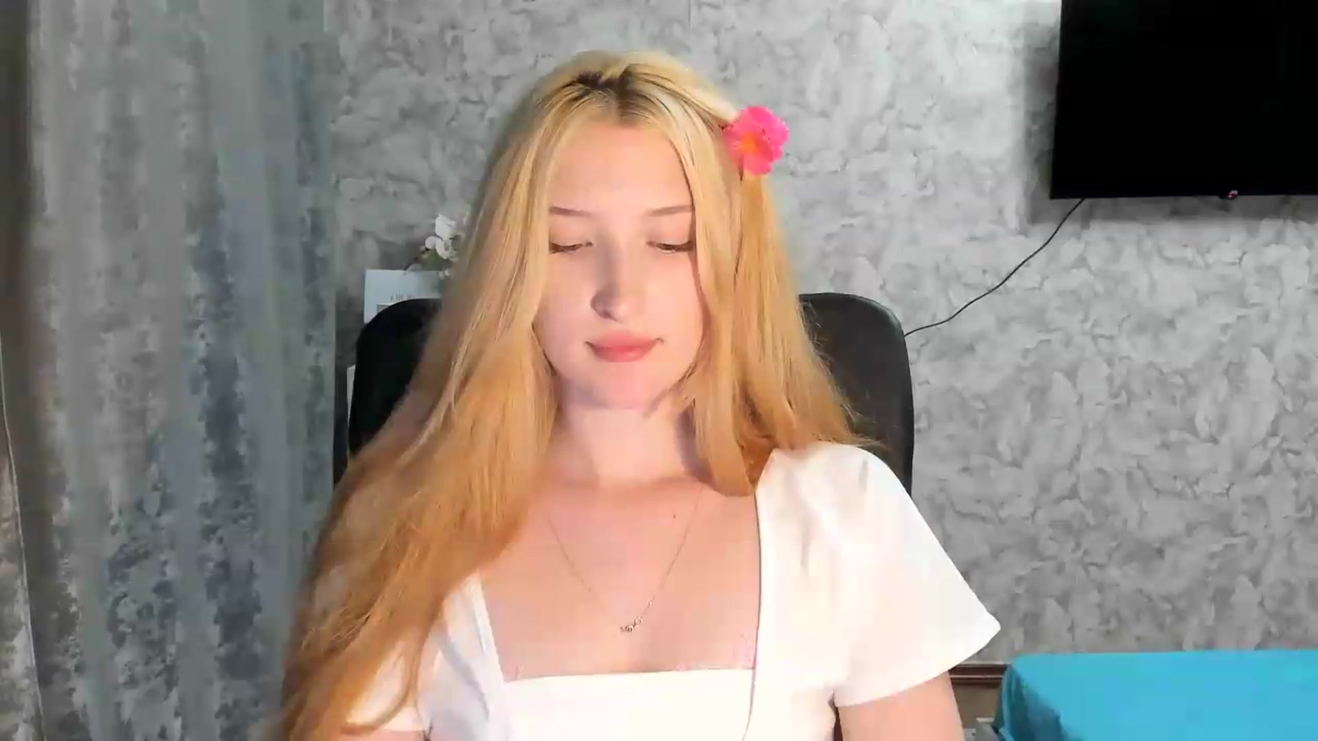 Gallery image thumbnail from Ilona_Here's myfreecams stream on, 06/29/2026, 19:27 image 2 of 20